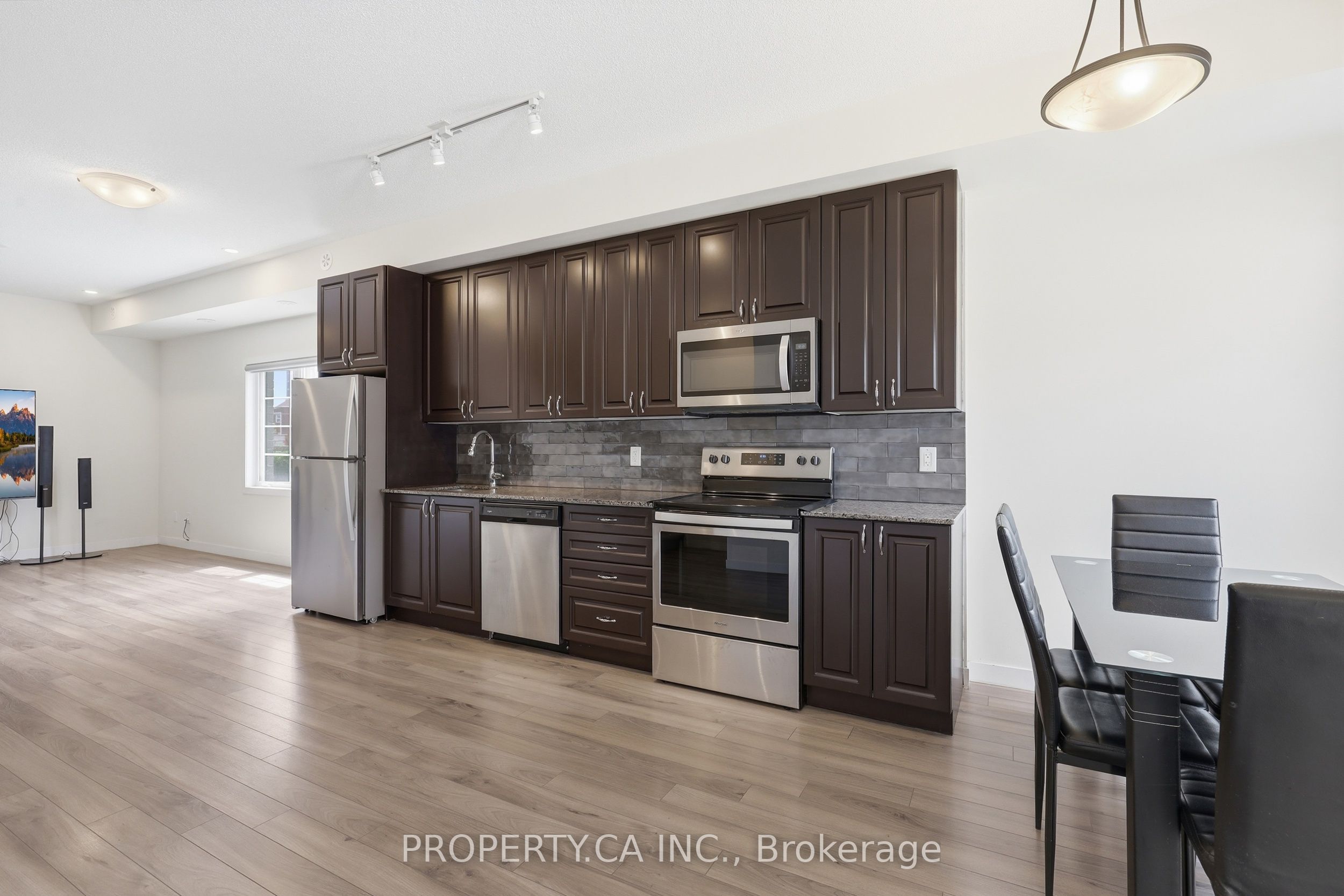 7 Forbes Avenue Property Photo 9