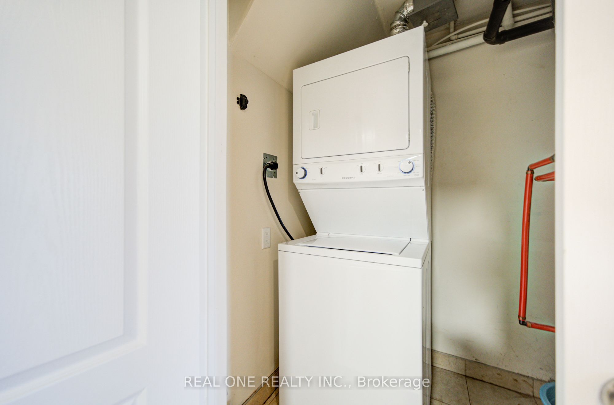 2441 Greenwich Drive 14 Property Photo 25
