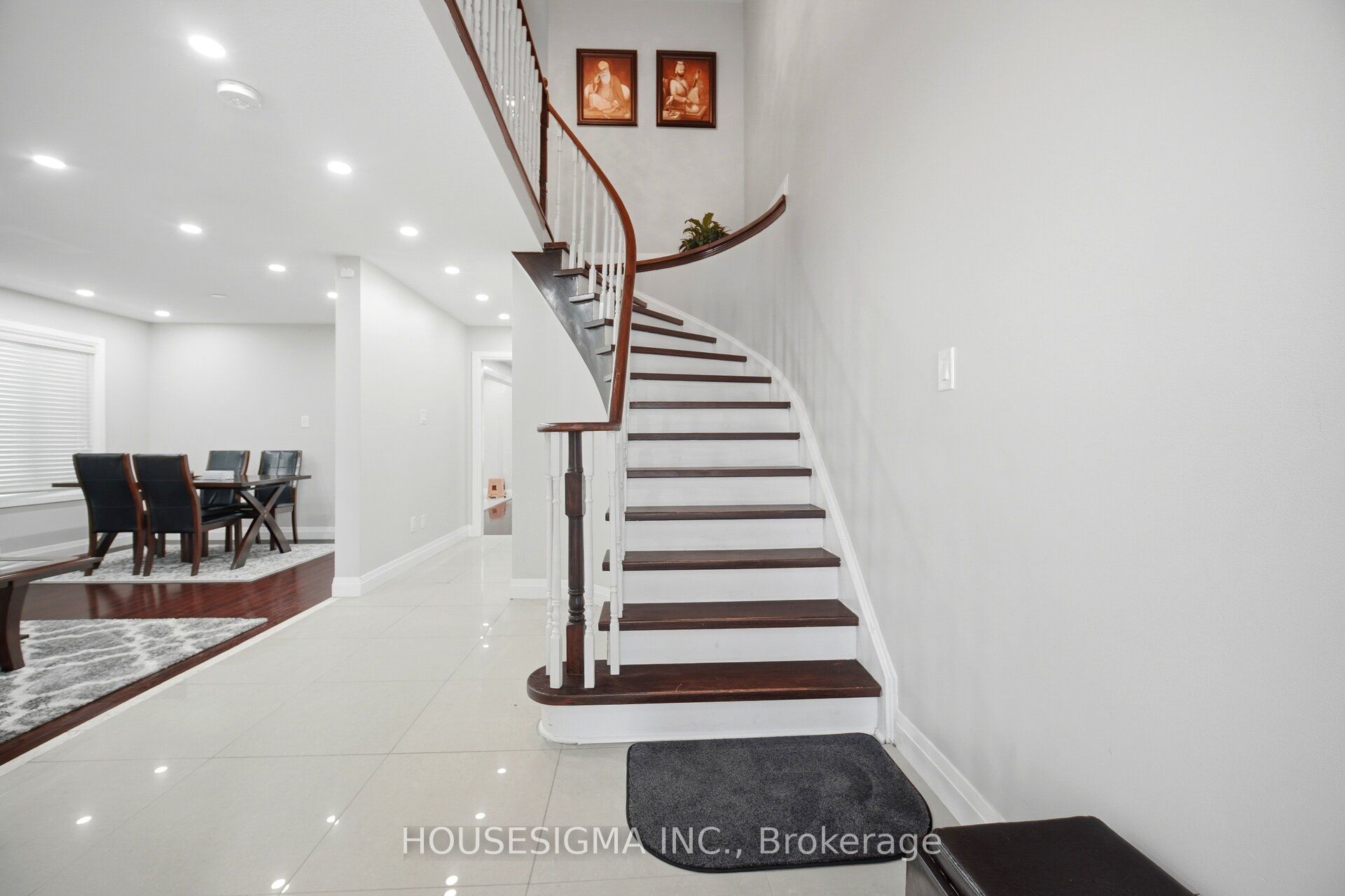 62 Ravenscliffe Court Property Photo 5