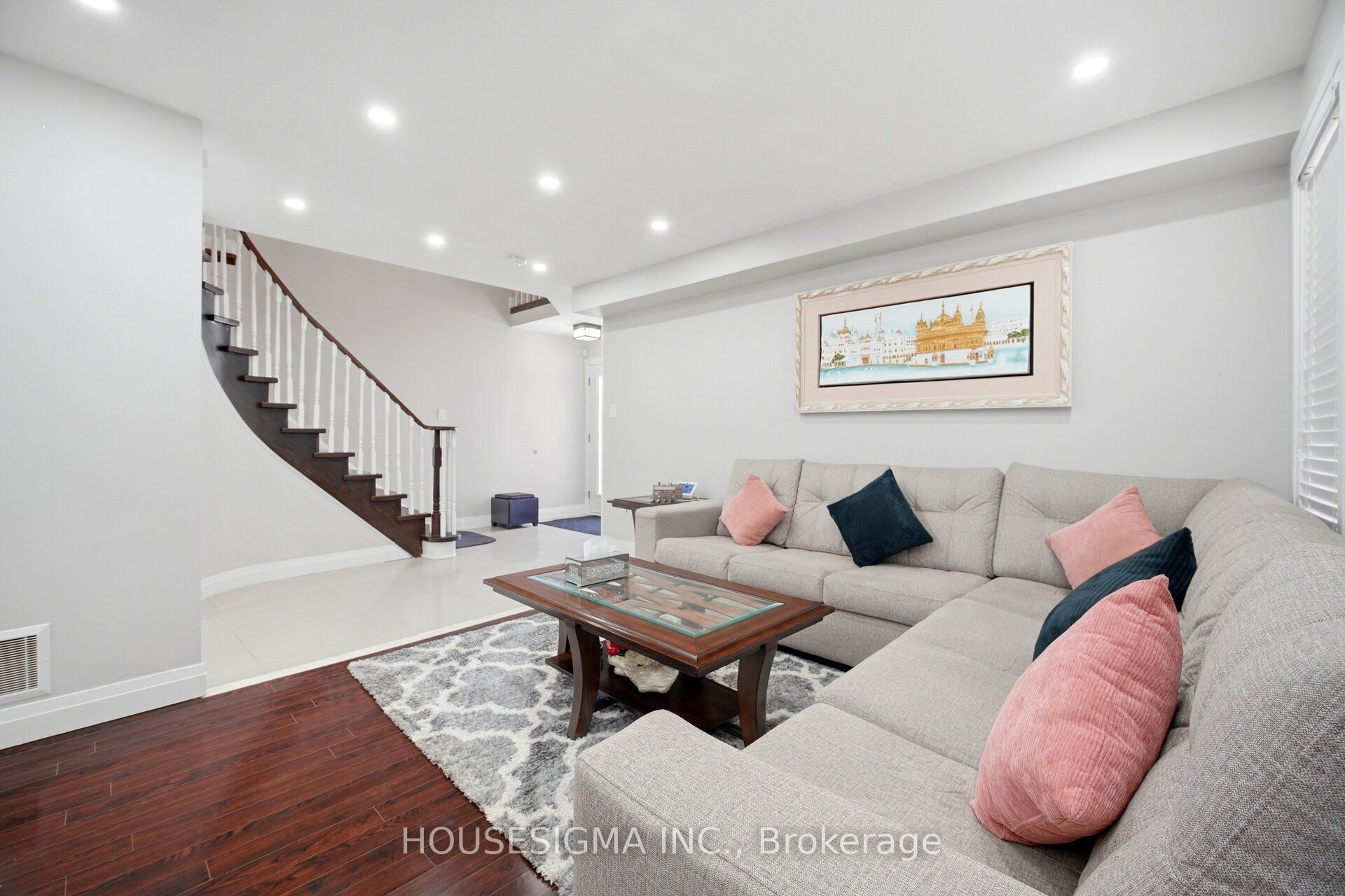 62 Ravenscliffe Court Property Photo 6