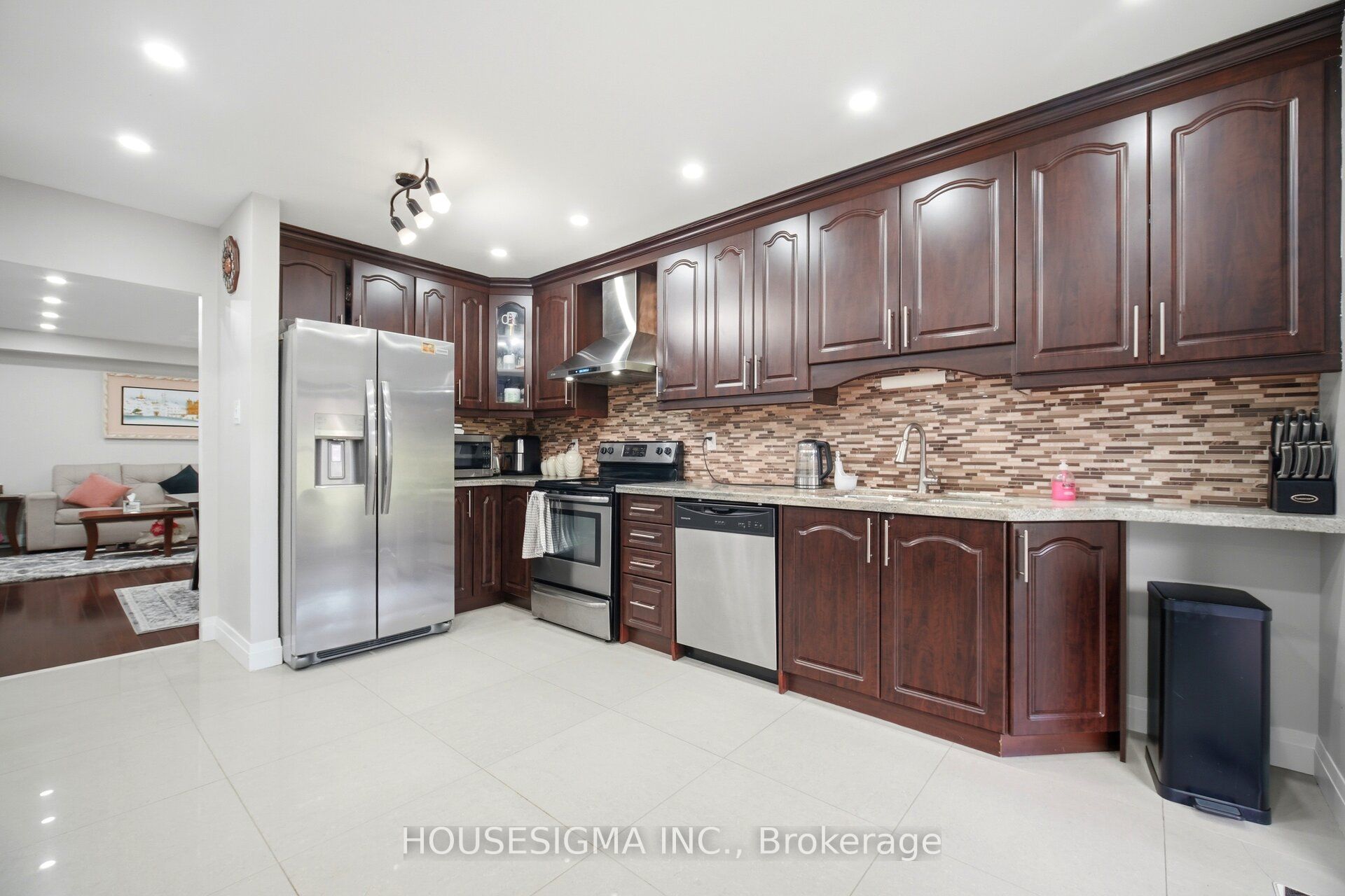 62 Ravenscliffe Court Property Photo 9