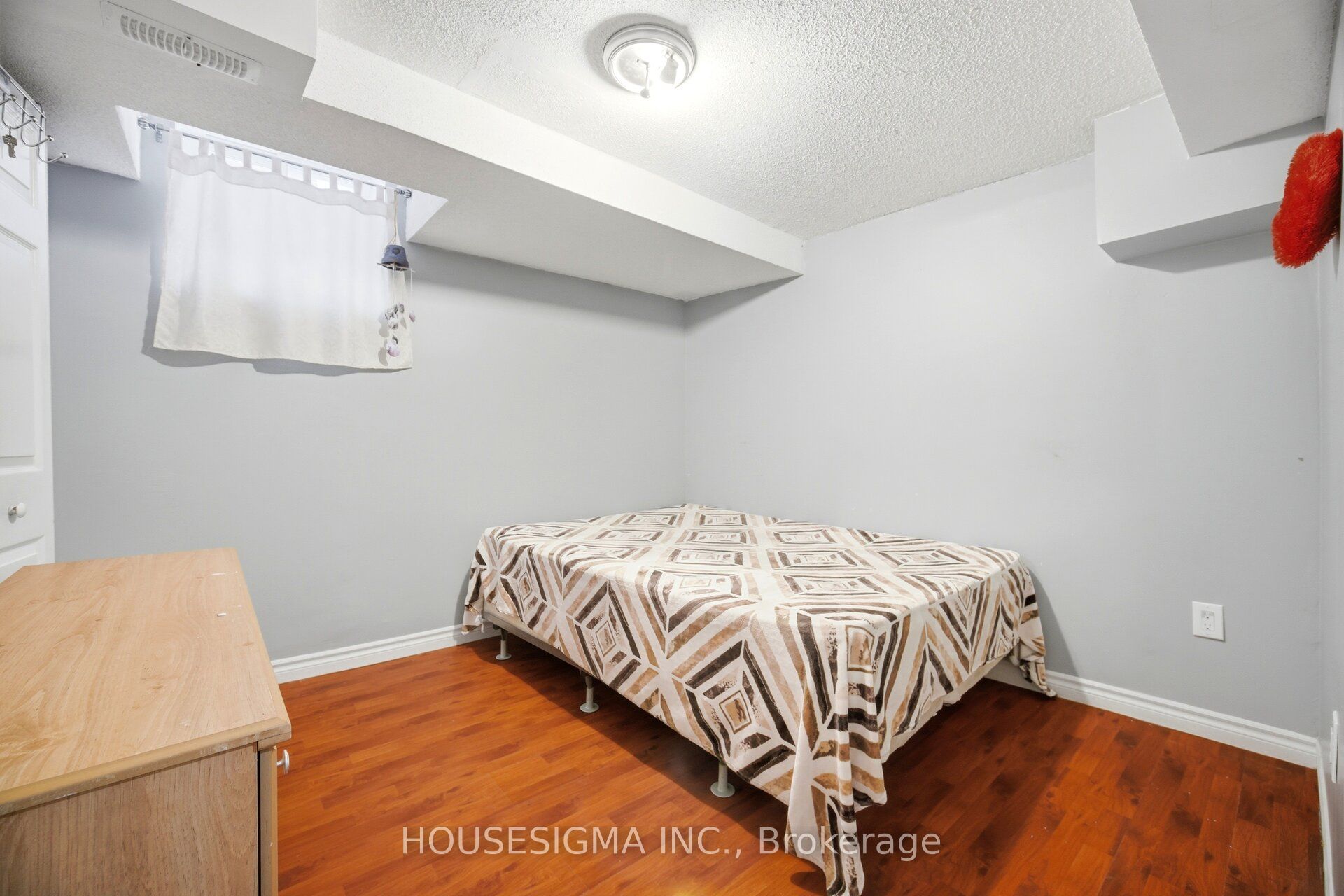 62 Ravenscliffe Court Property Photo 24