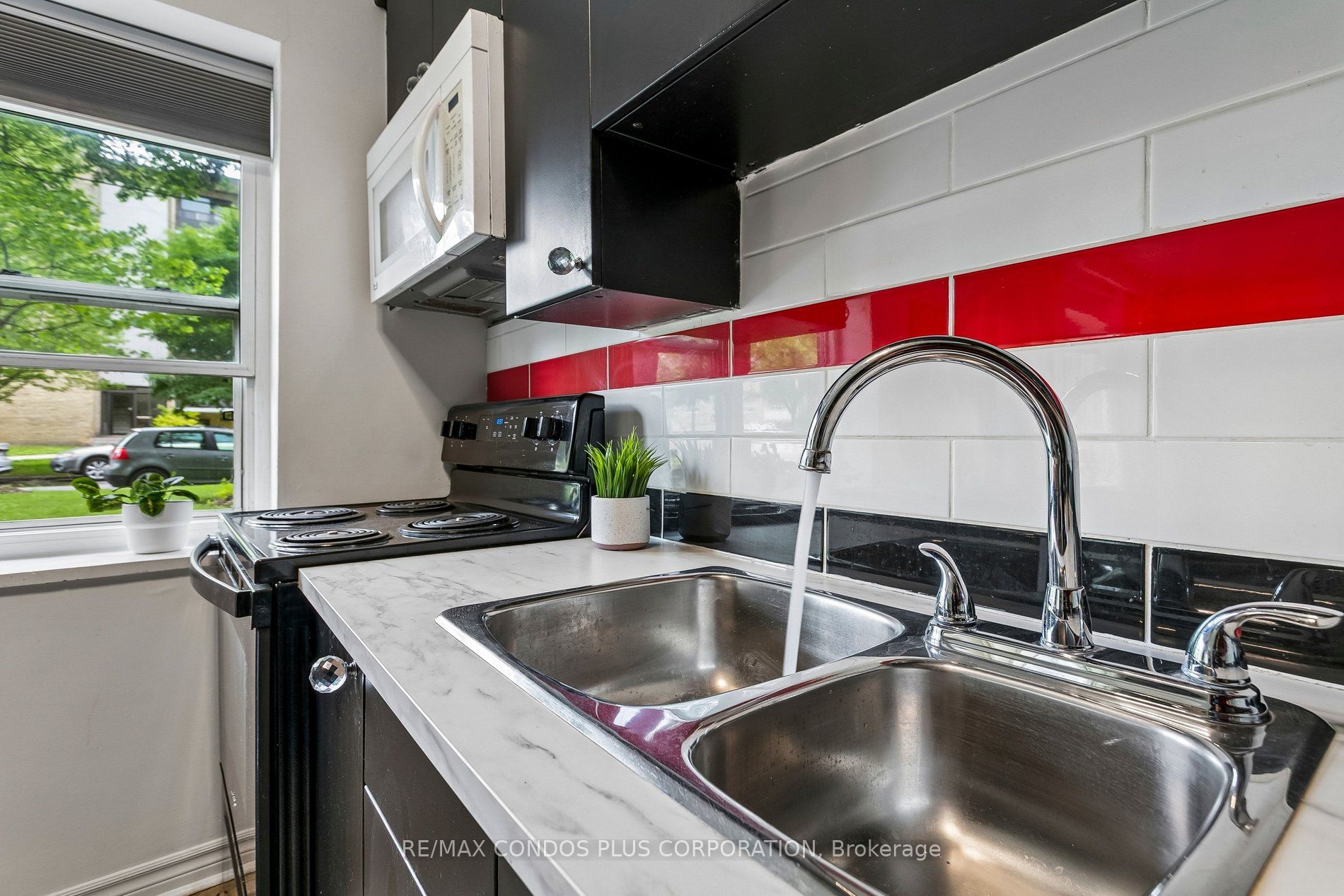 185 Stephen Drive 101 Property Photo 18
