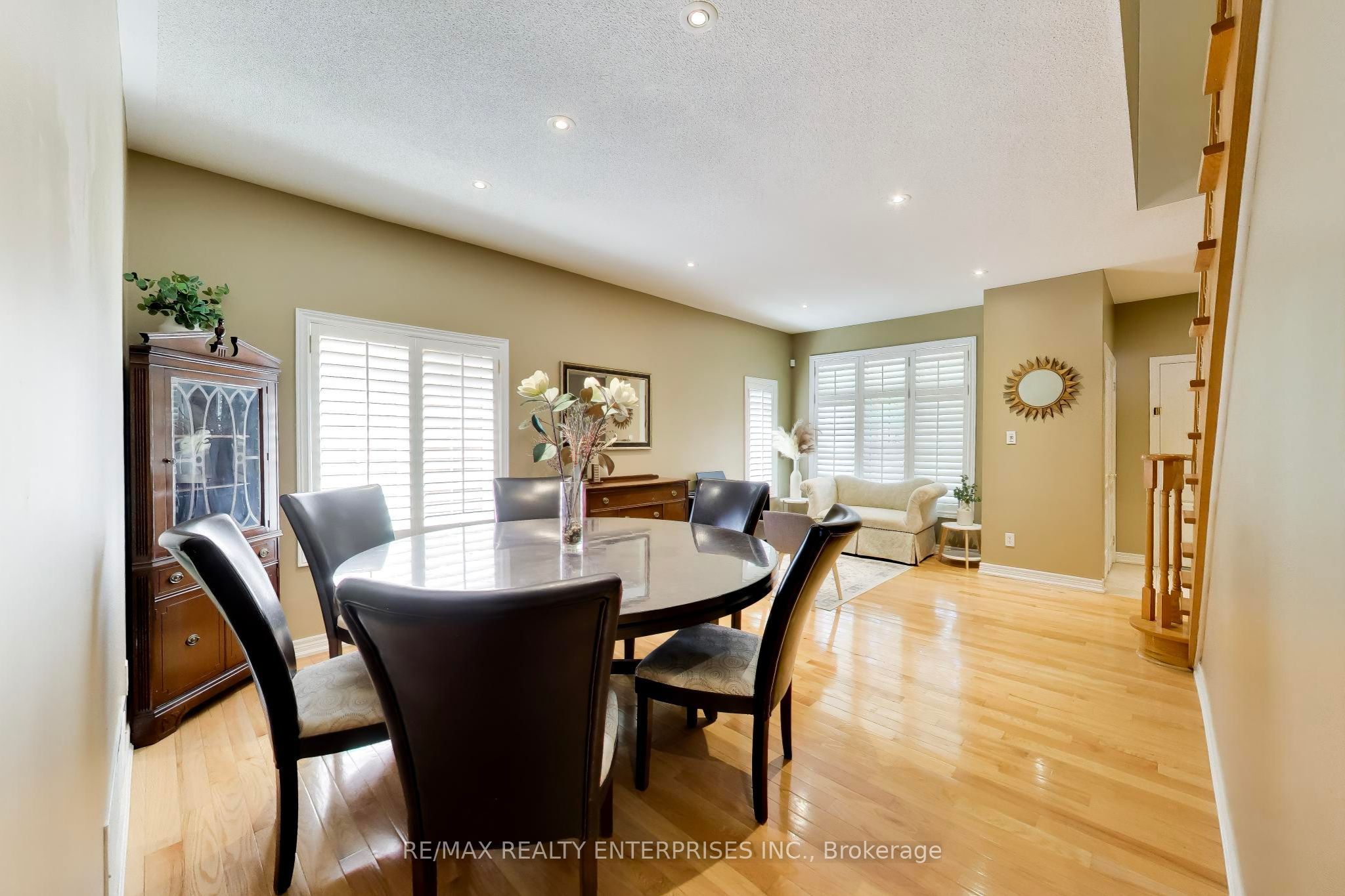 1613 Northmount Avenue Property Photo 9