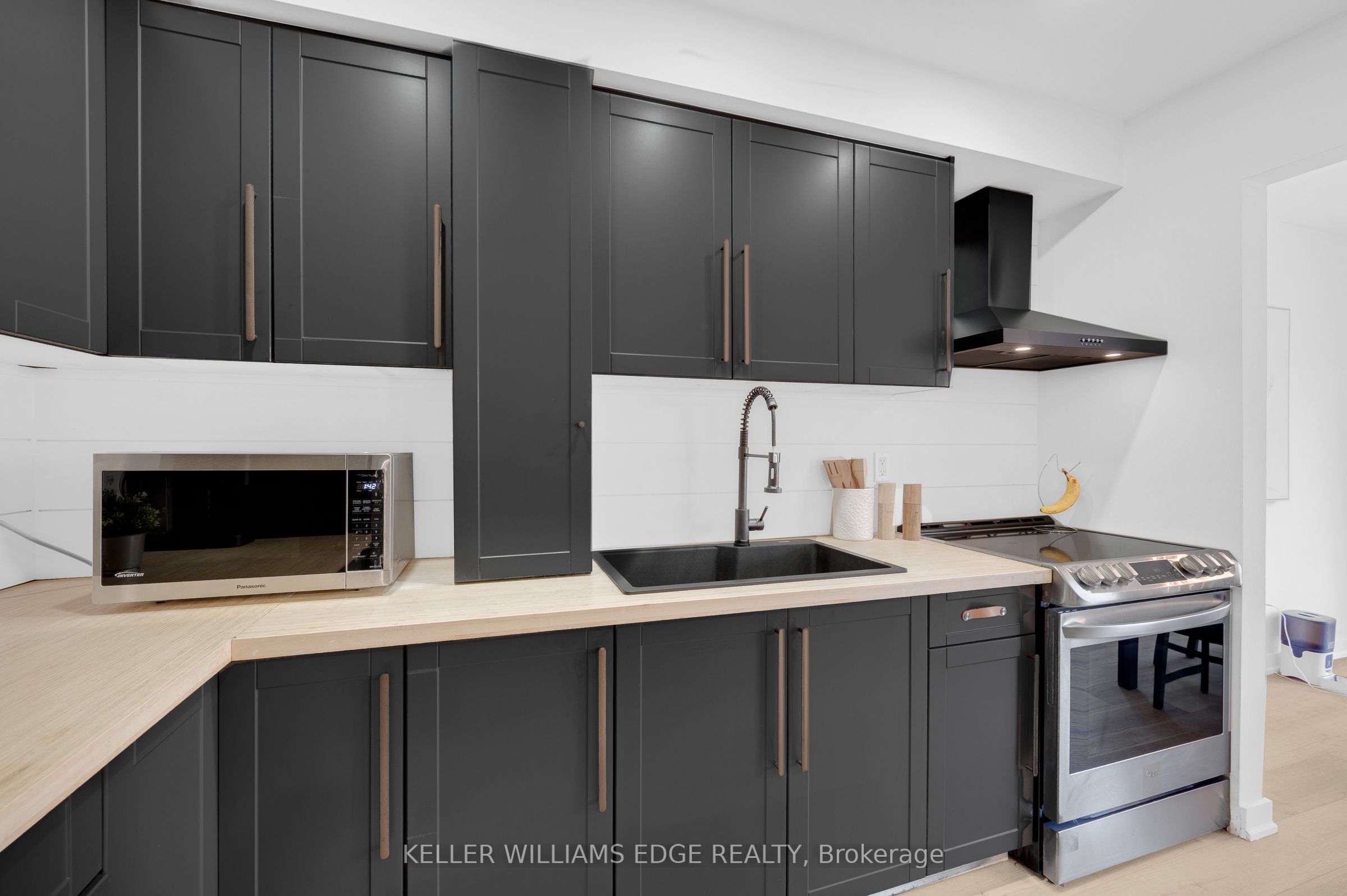 5275 Banting Court Property Photo 17