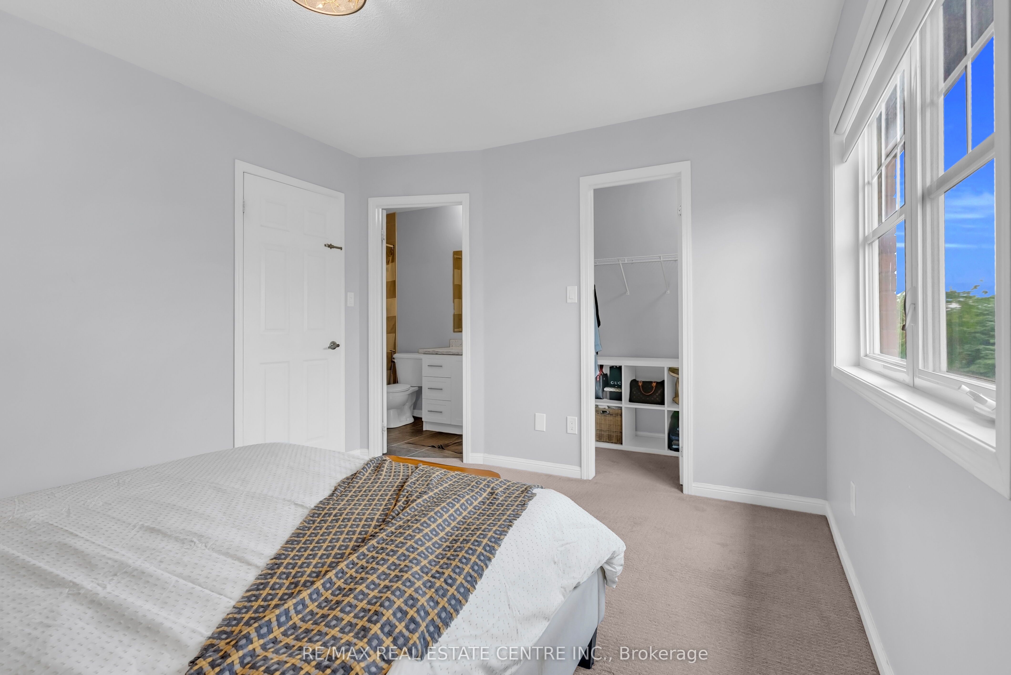 2435 Coho Way N Property Photo 24