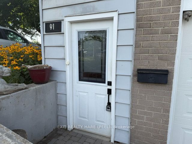 91 Burbank Crescent Property Photo 5