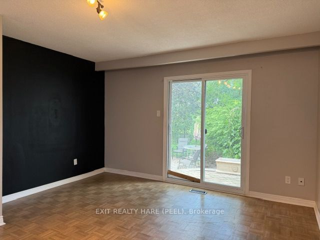 91 Burbank Crescent Property Photo 8