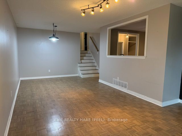 91 Burbank Crescent Property Photo 14