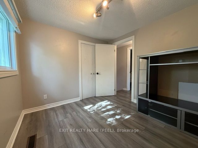 91 Burbank Crescent Property Photo 18