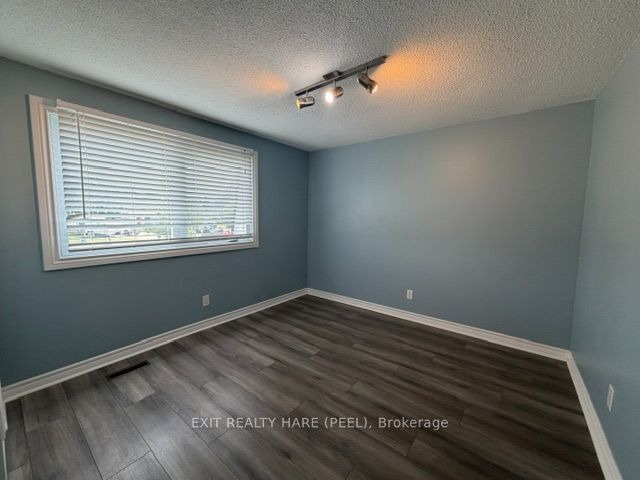 91 Burbank Crescent Property Photo 19