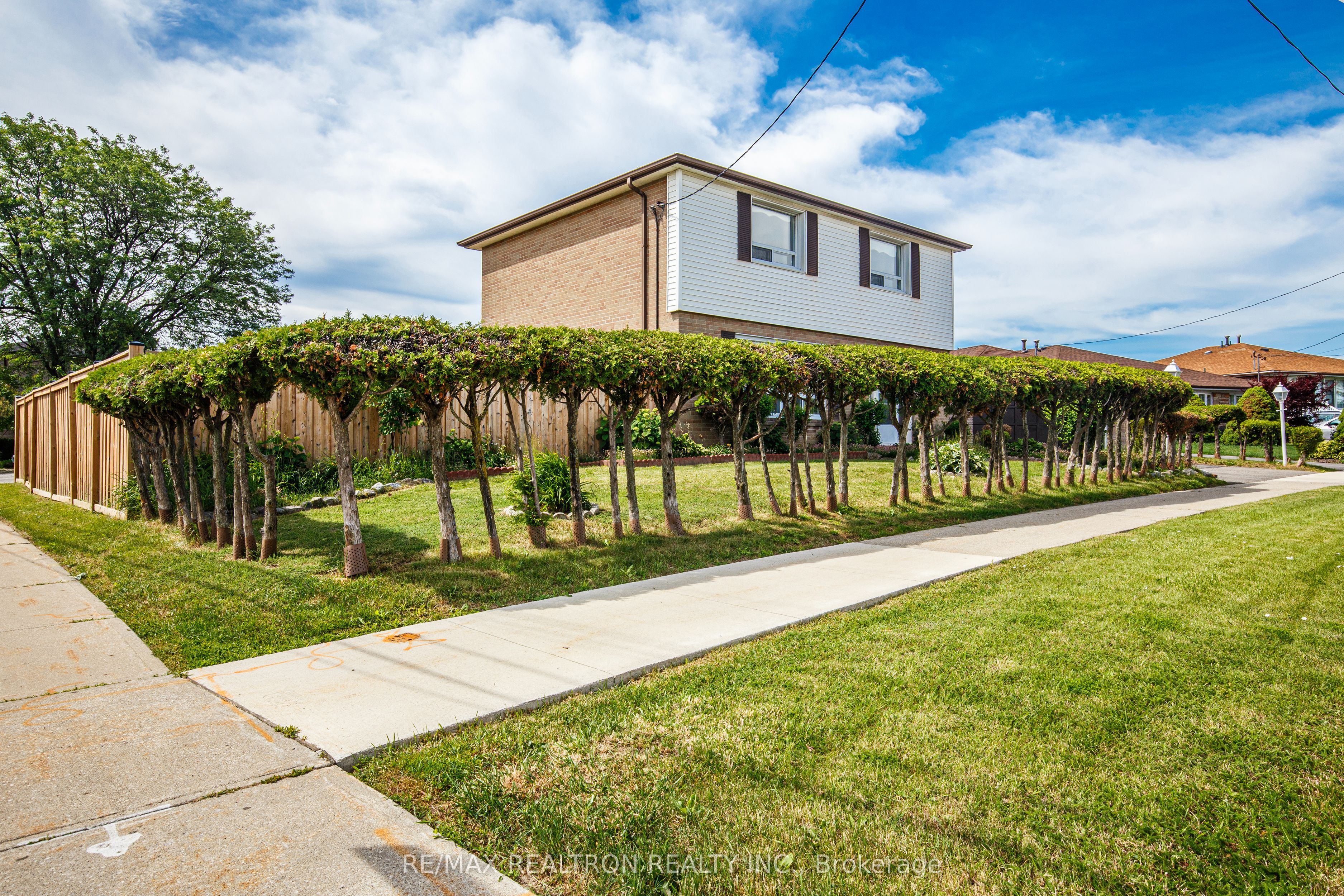 62 Hullmar Drive Property Photo 3