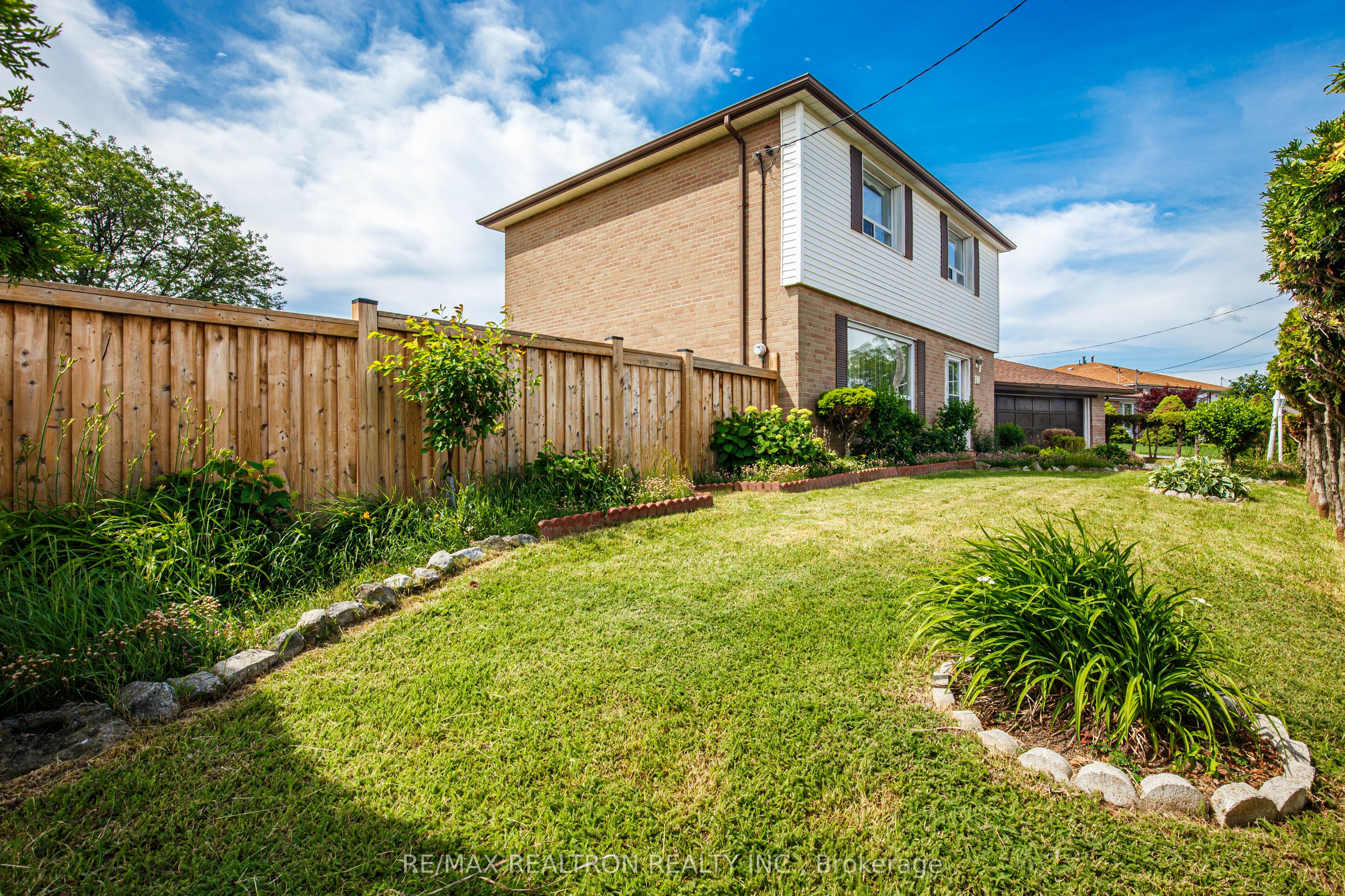 62 Hullmar Drive Property Photo 4