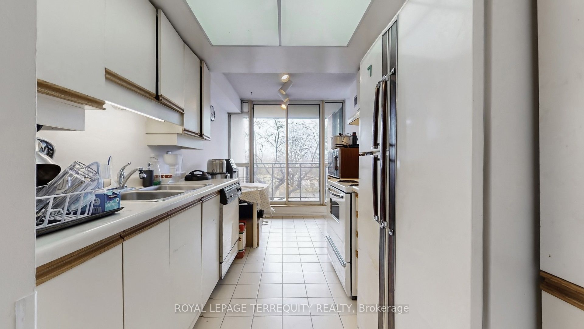 20 Cherrytree Drive 211 Property Photo 13