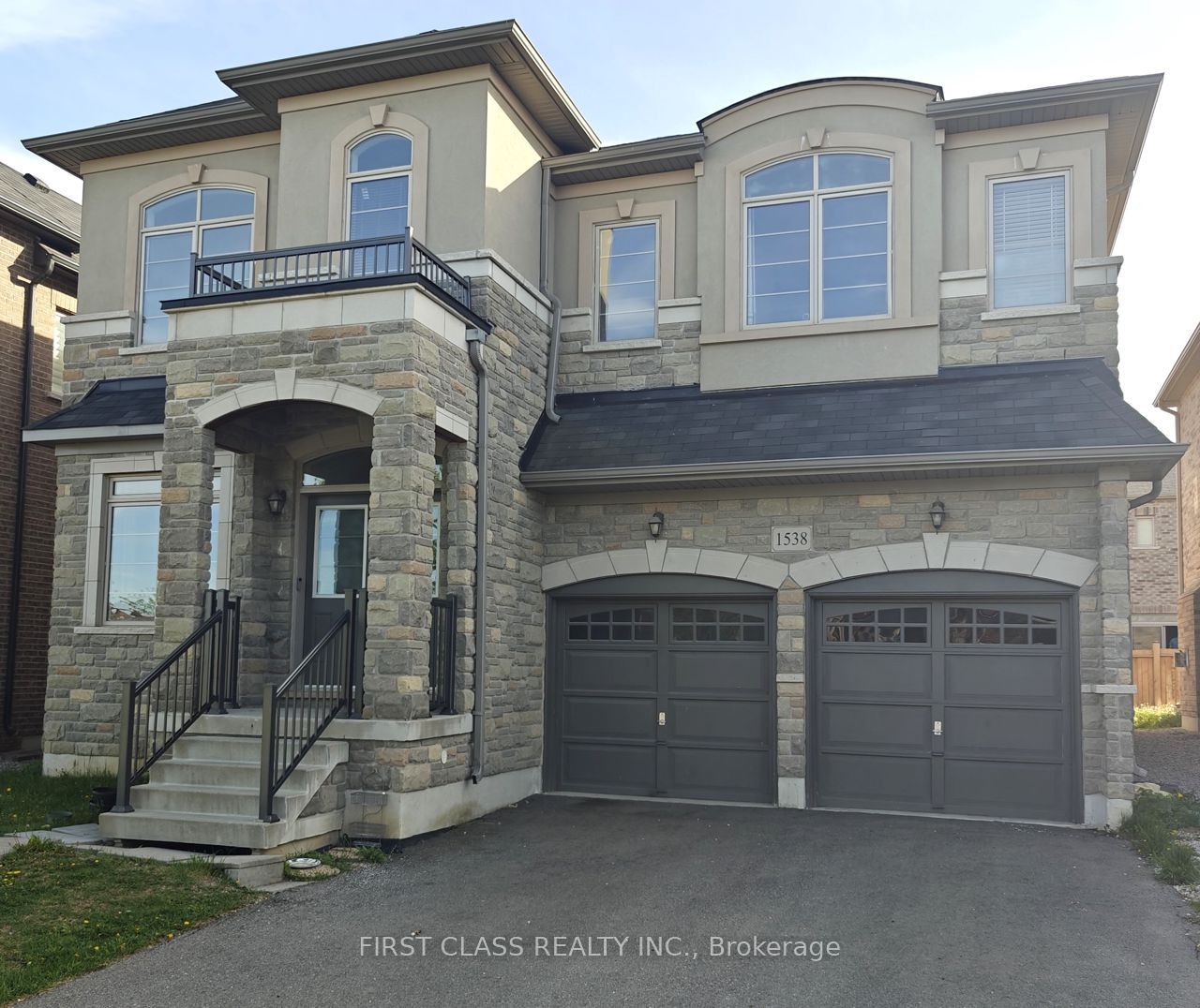 1538 Devine Point Property Photo 1
