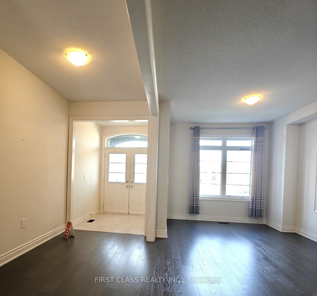 1538 Devine Point Property Photo 3