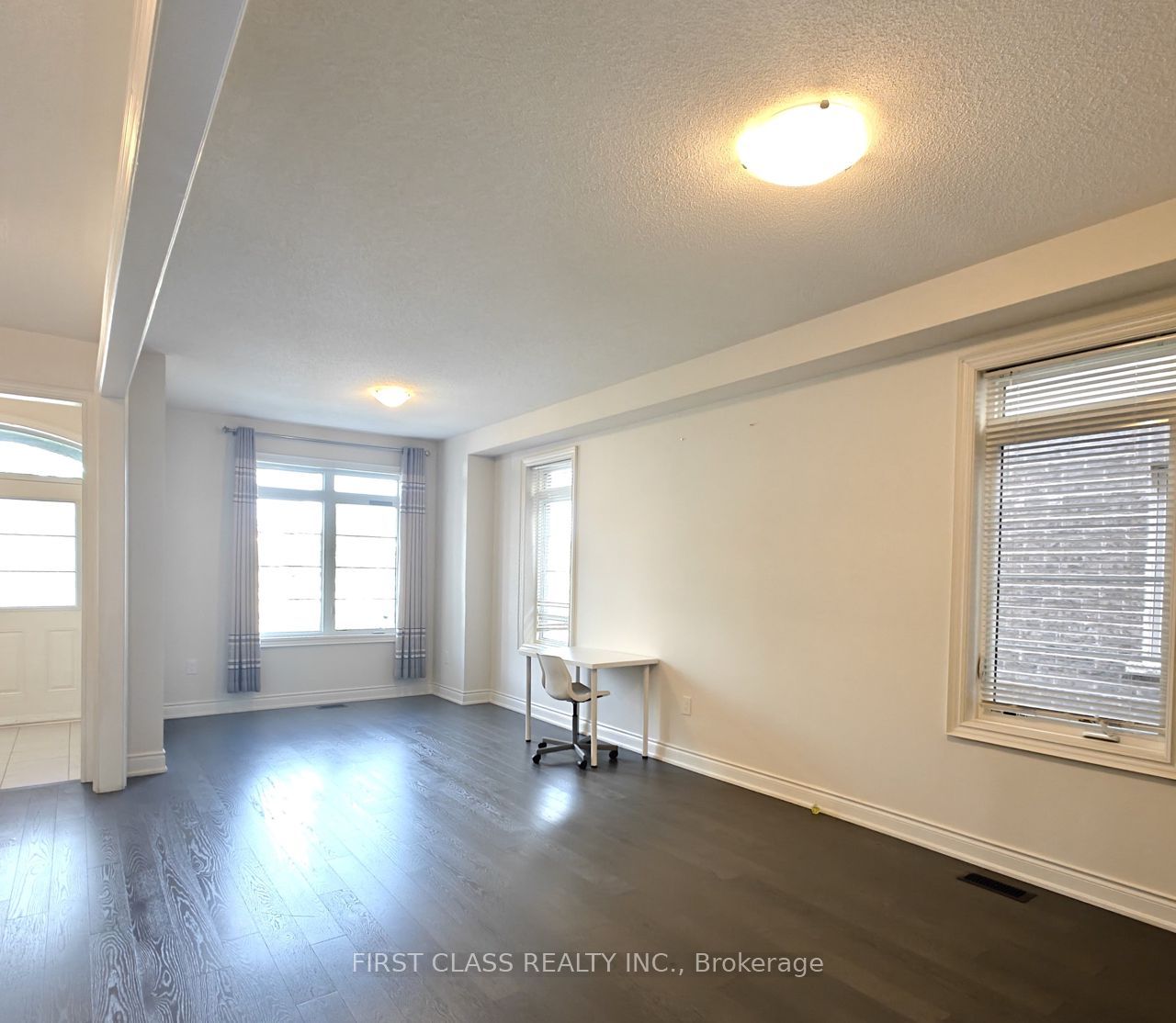 1538 Devine Point Property Photo 4