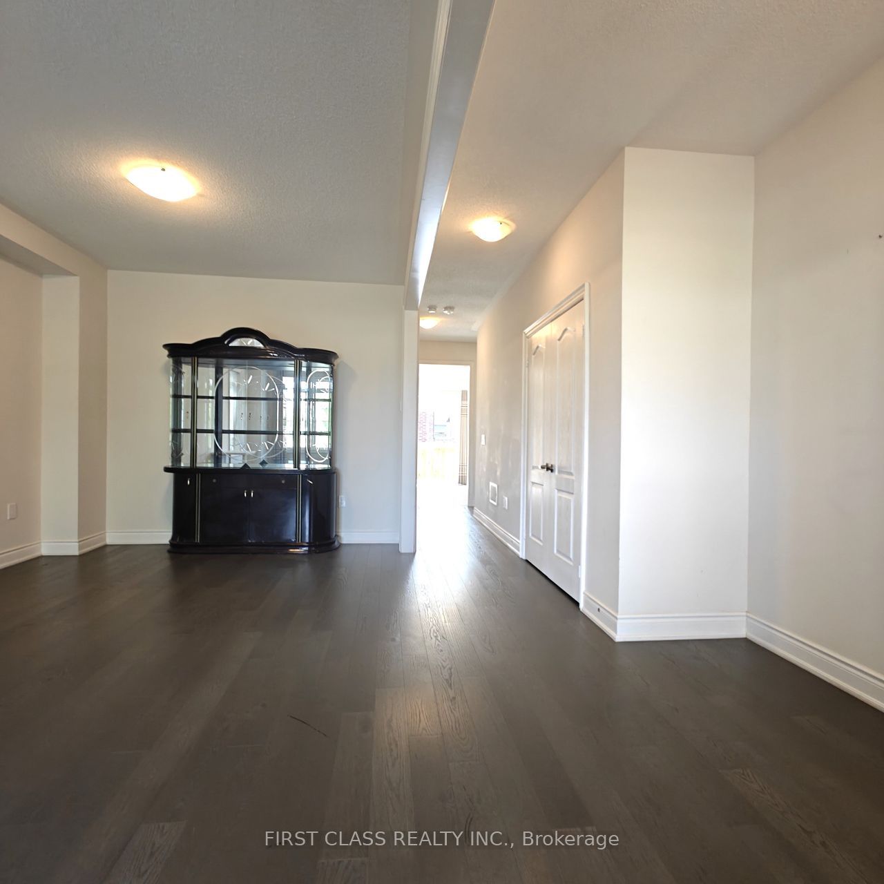 1538 Devine Point Property Photo 6