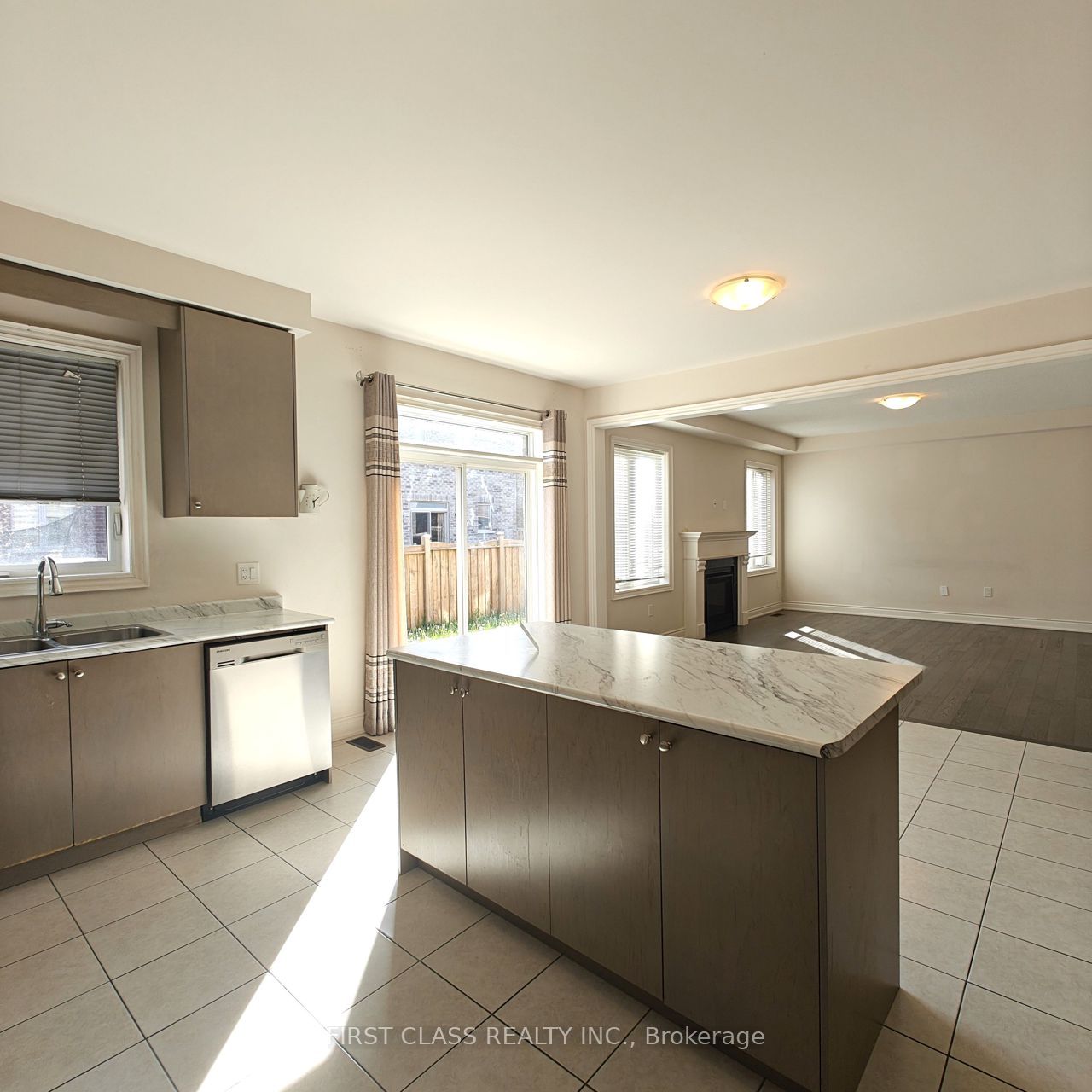 1538 Devine Point Property Photo 8
