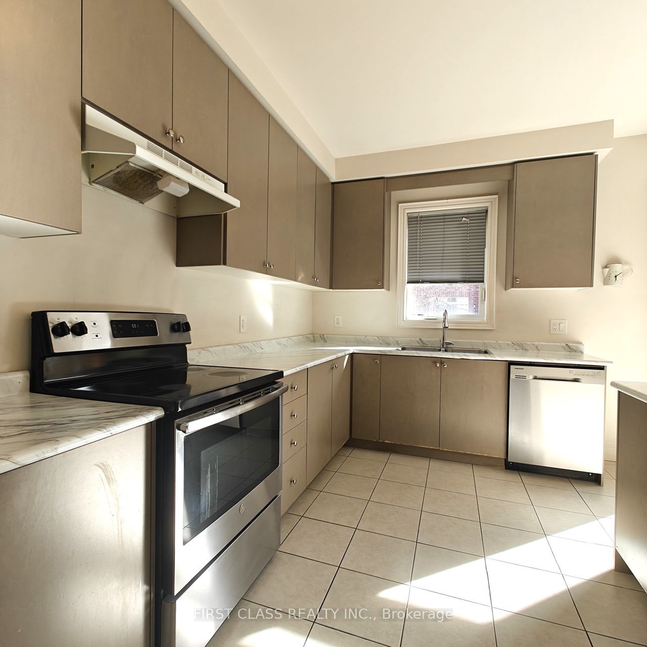 1538 Devine Point Property Photo 9
