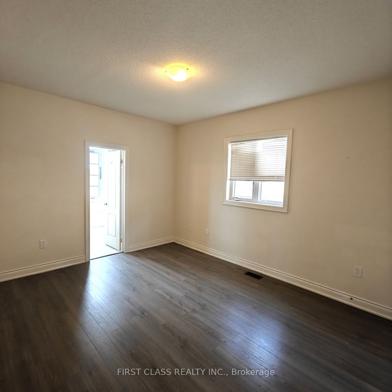 1538 Devine Point Property Photo 12