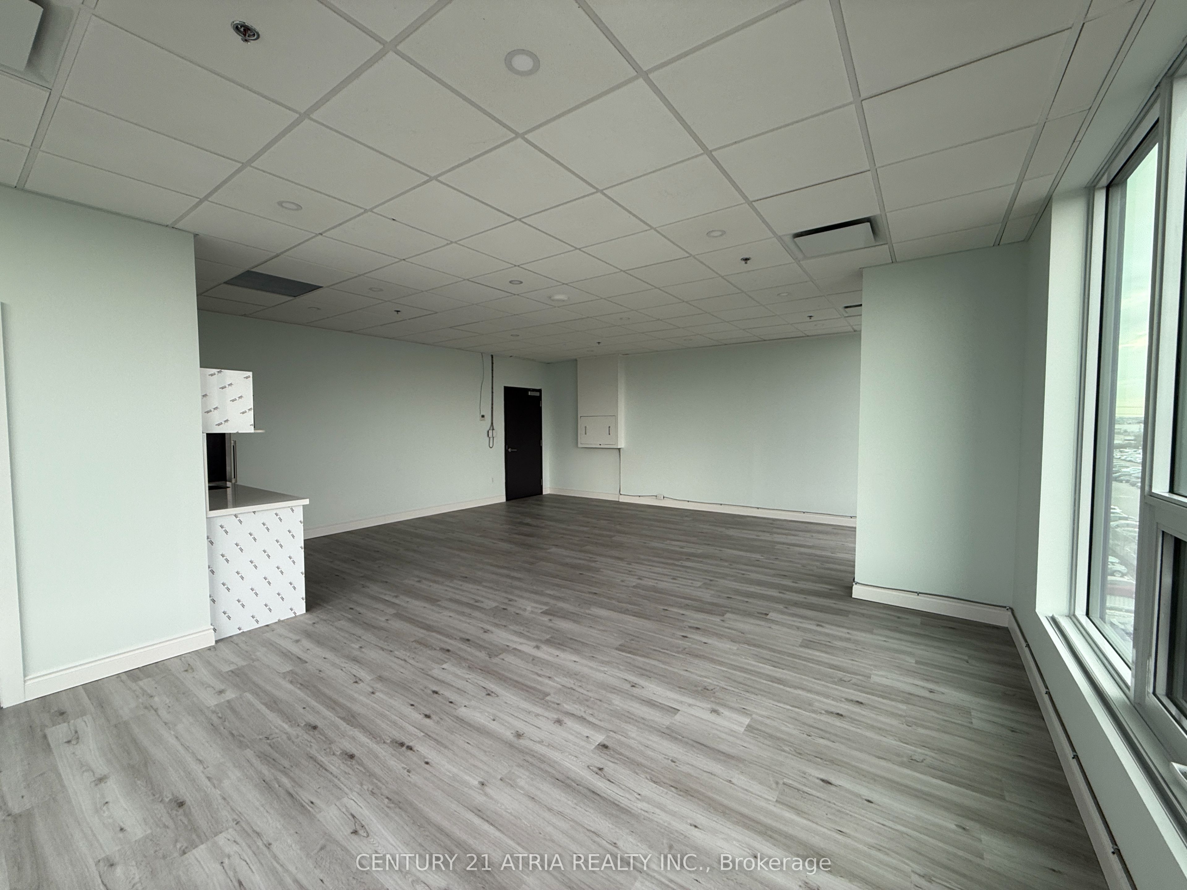 996 Martin Grove Road 407 Property Photo 11
