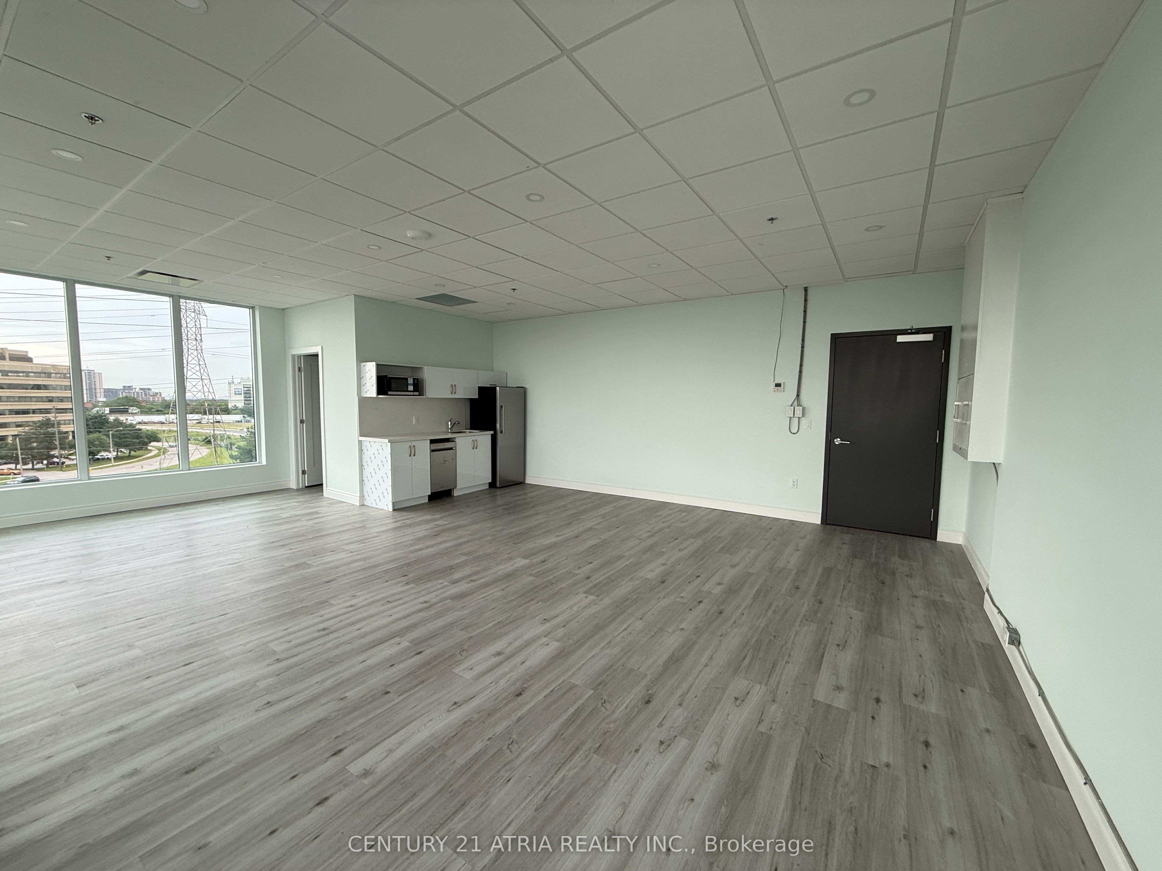 996 Martin Grove Road 407 Property Photo 12