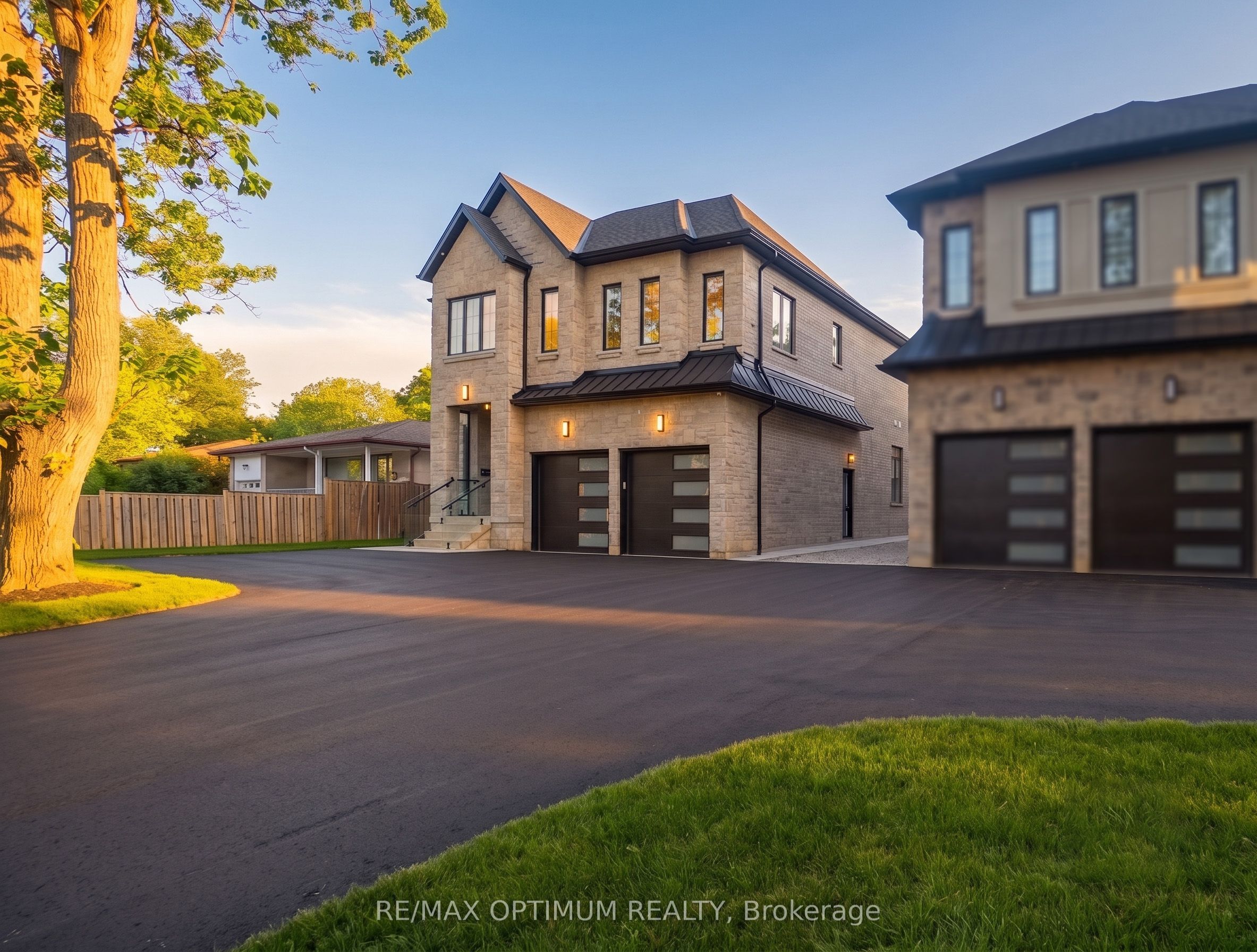 30 Mclaughlin Road N Property Photo 1