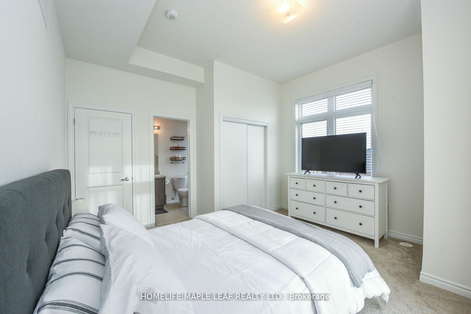 30 Halliford Place 215 Property Photo 11