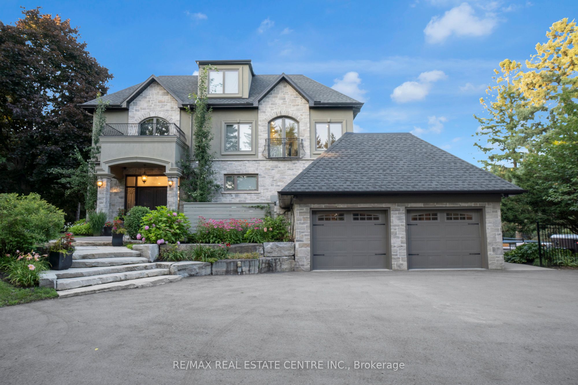 1175 Derry Road Property Photo 1