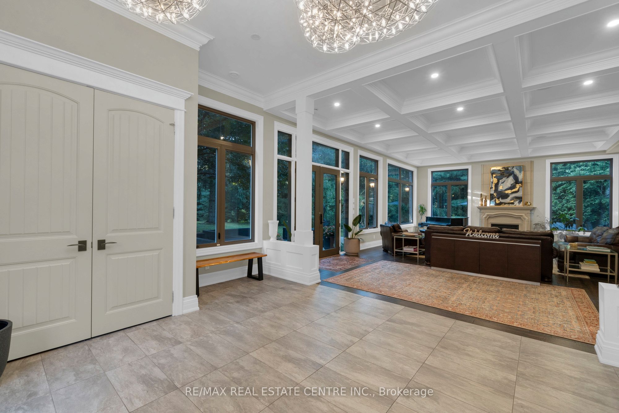 1175 Derry Road Property Photo 6