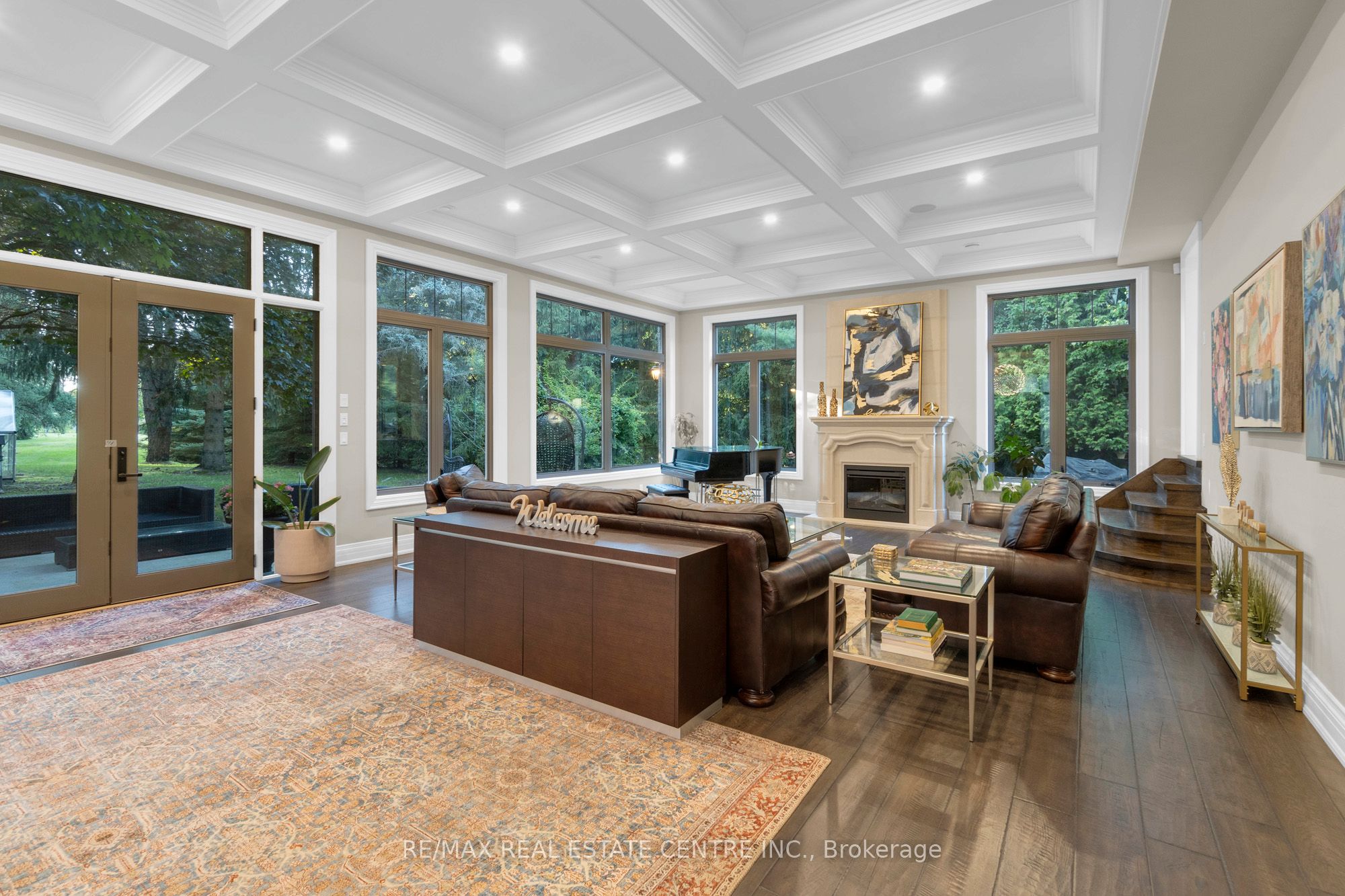 1175 Derry Road Property Photo 8