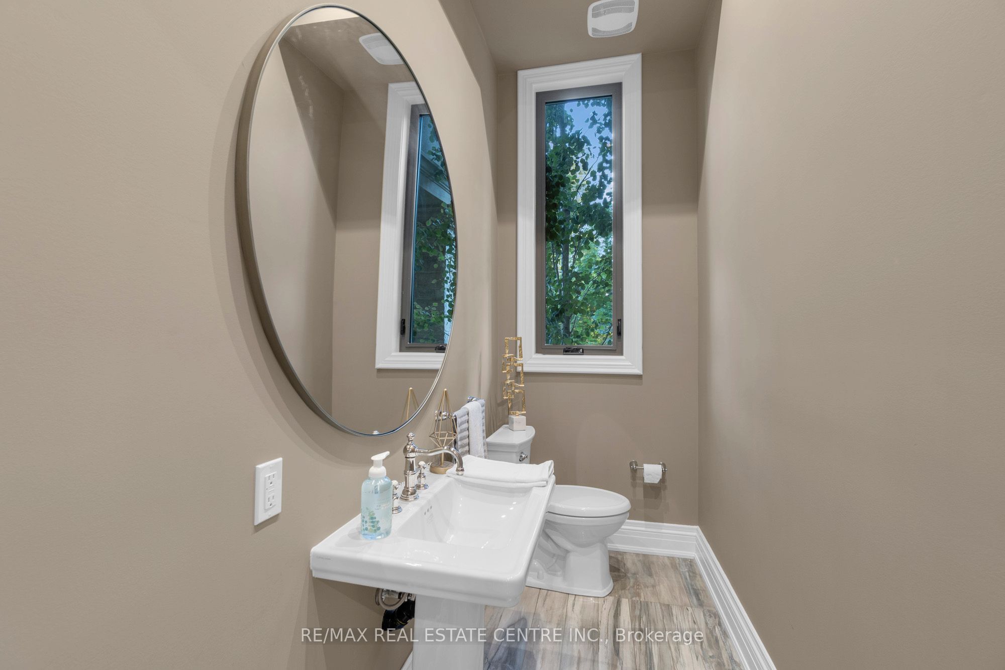 1175 Derry Road Property Photo 12