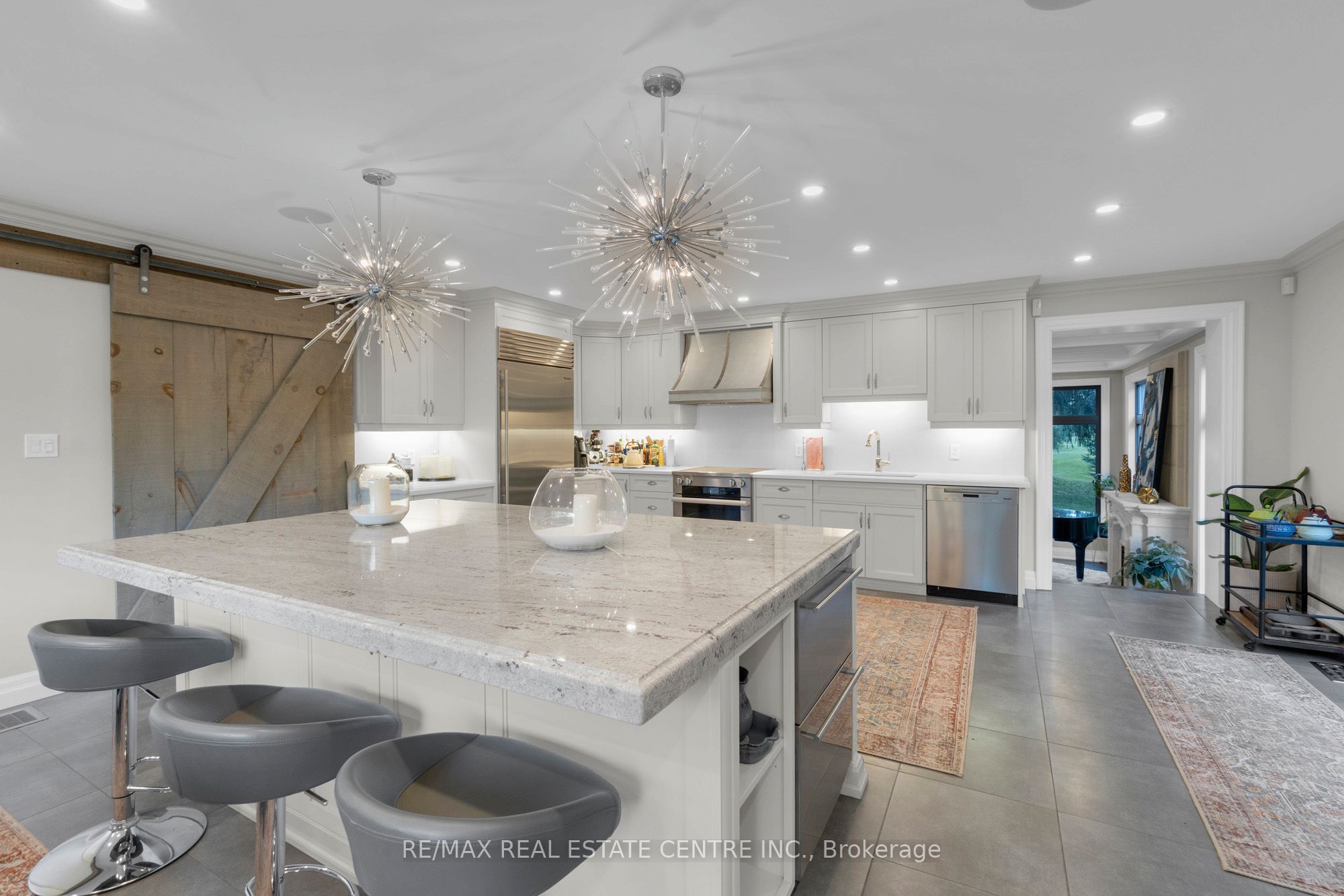 1175 Derry Road Property Photo 14