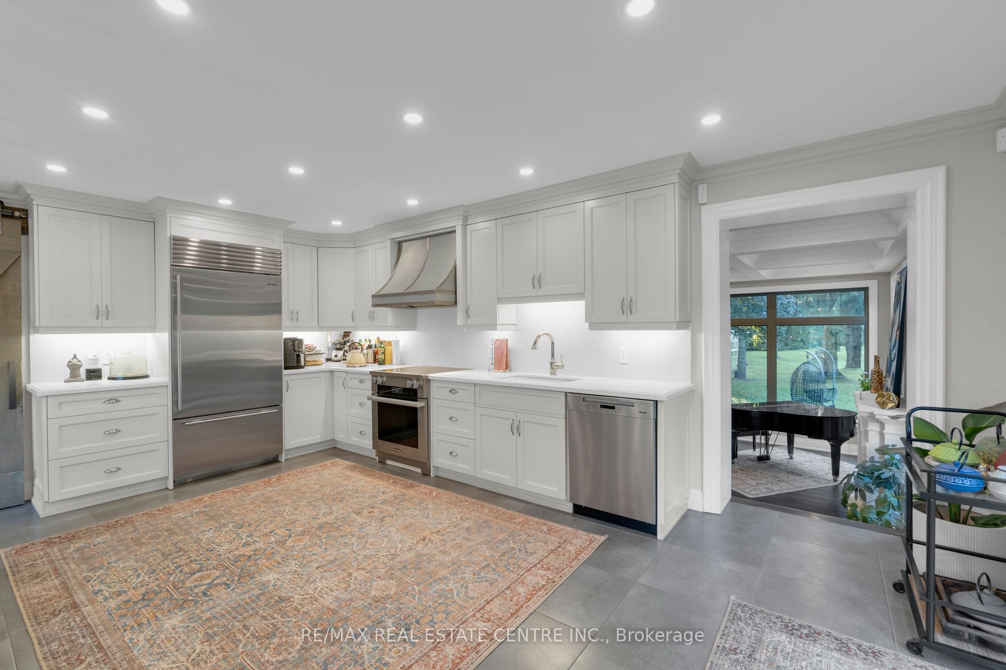 1175 Derry Road Property Photo 15