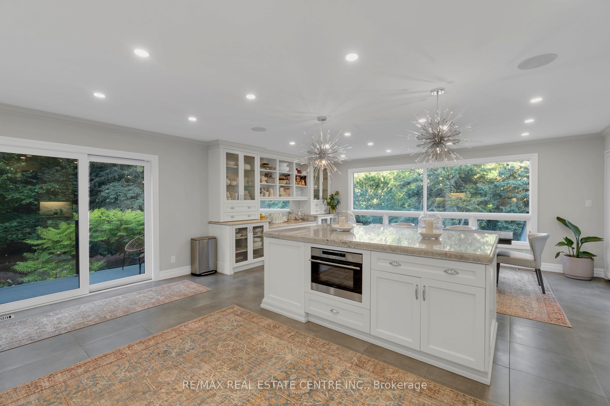 1175 Derry Road Property Photo 17