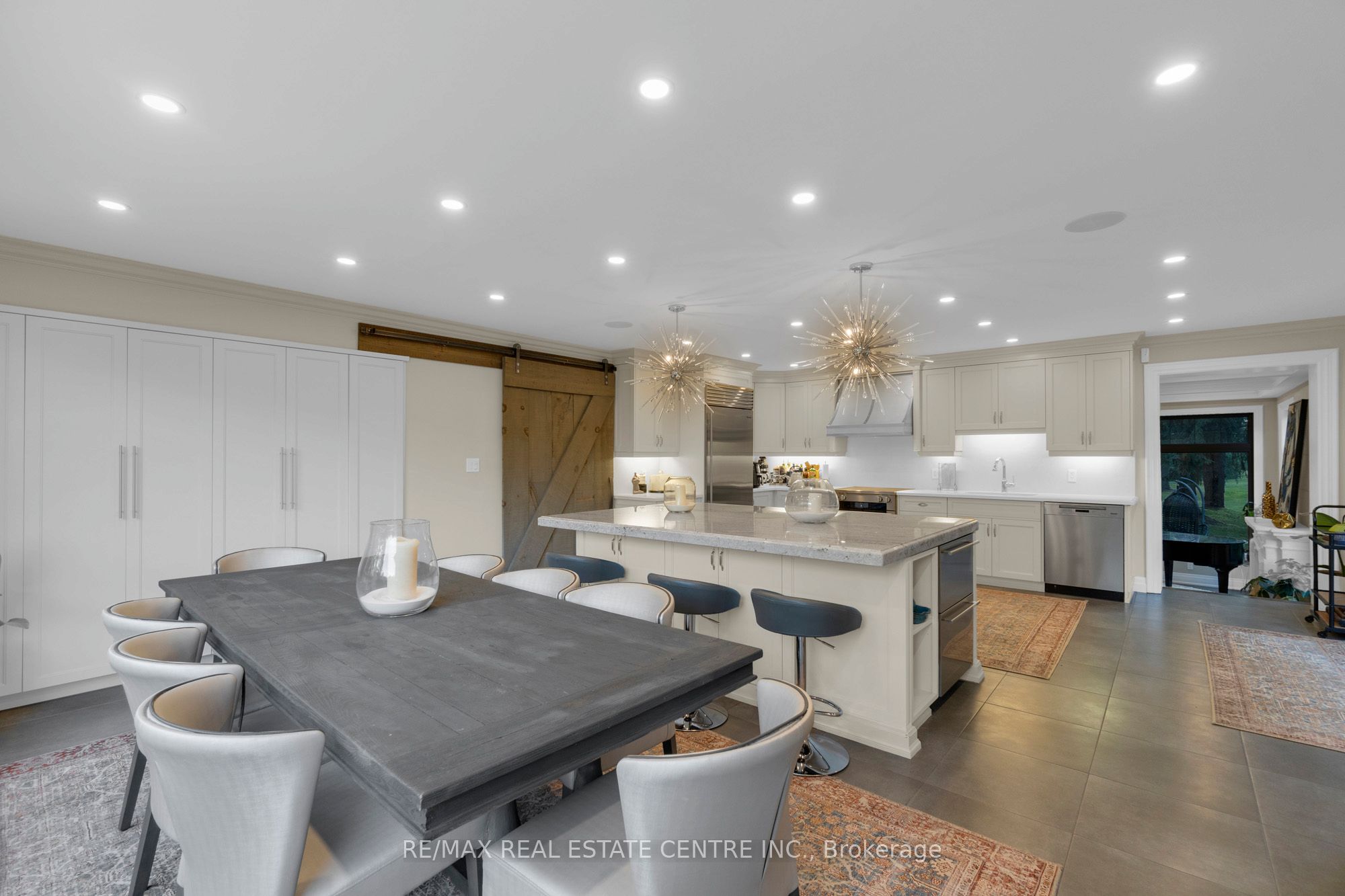 1175 Derry Road Property Photo 20