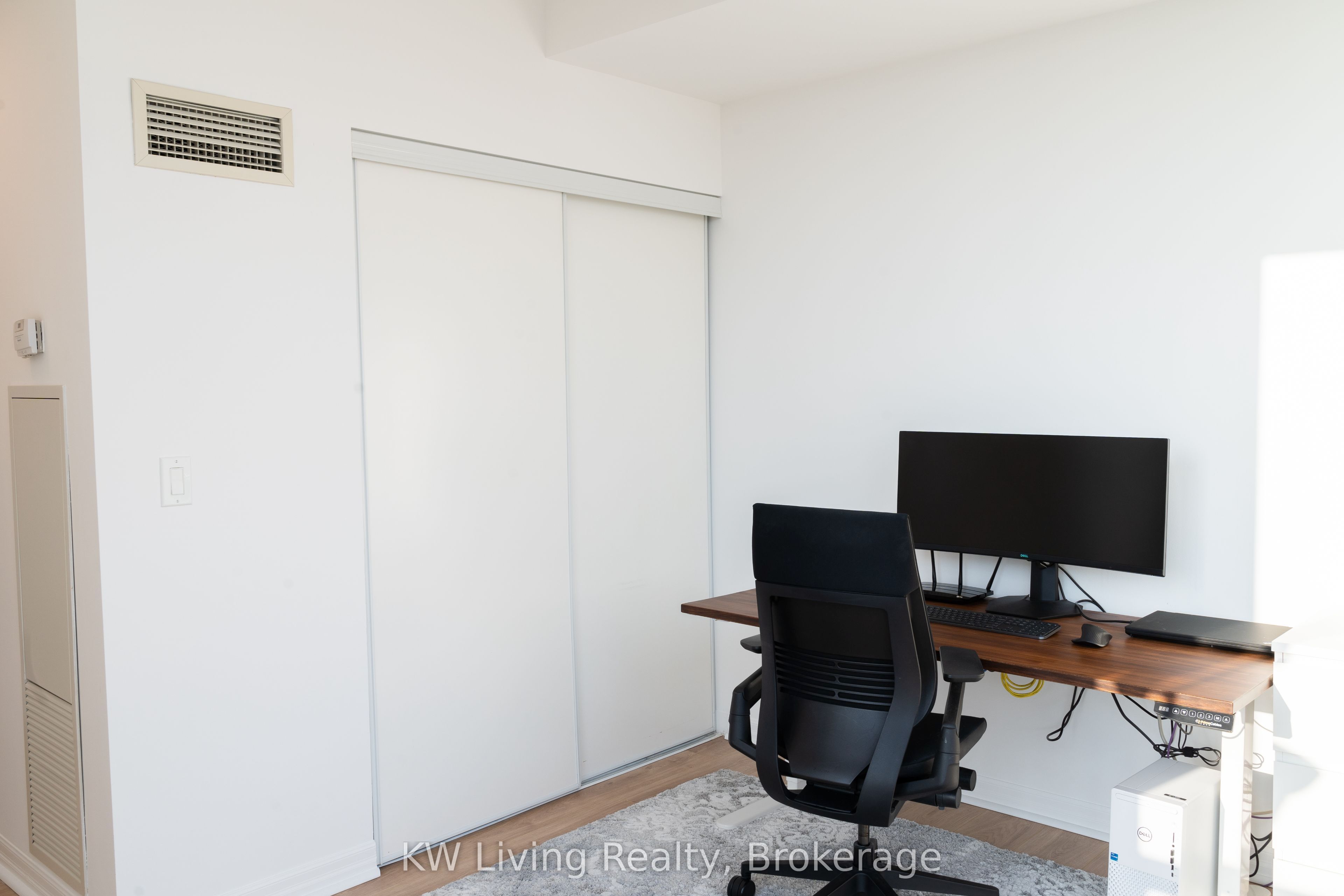 220 Burnhamthorpe Road W 1502 Property Photo 10