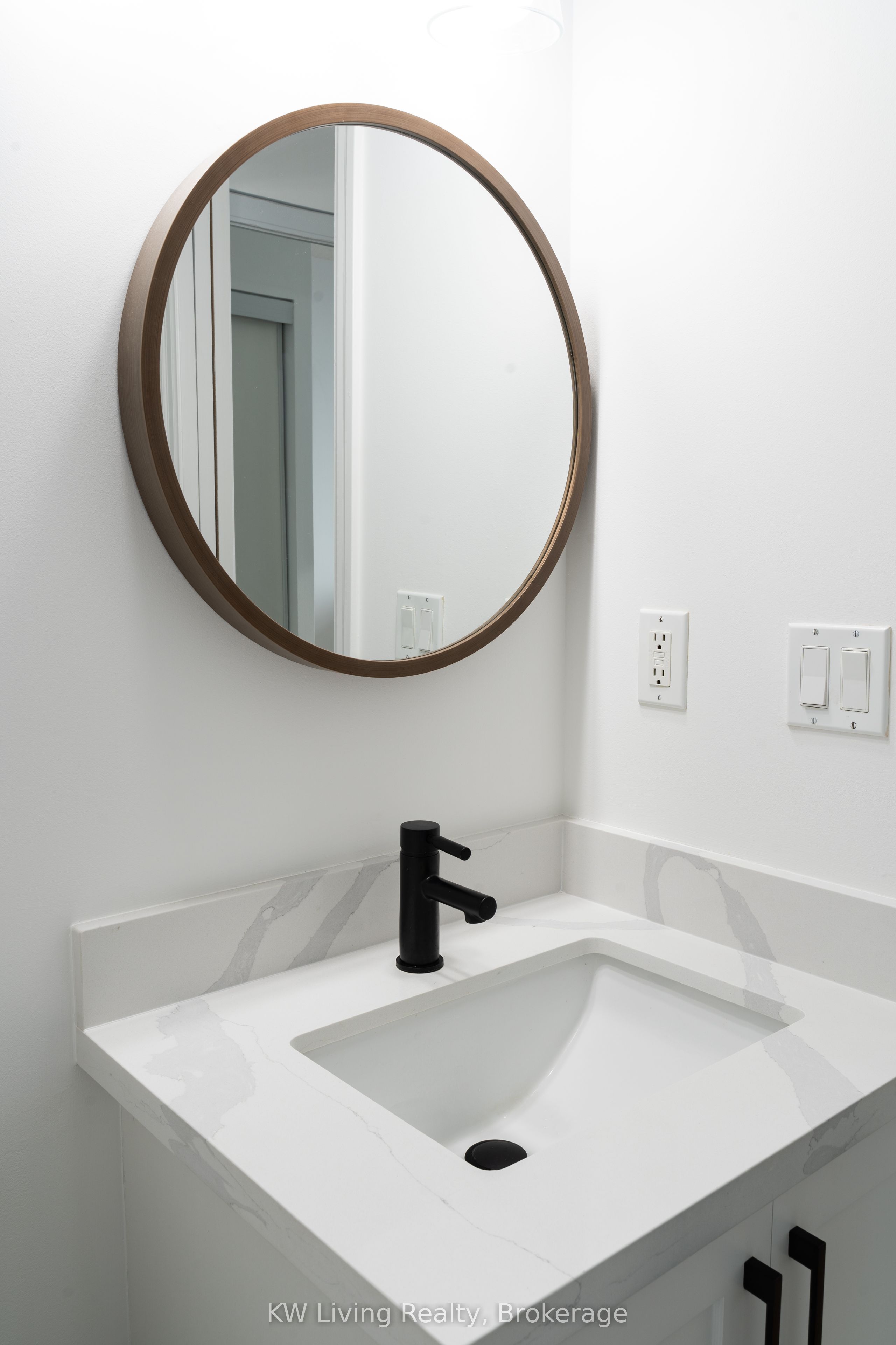 220 Burnhamthorpe Road W 1502 Property Photo 15
