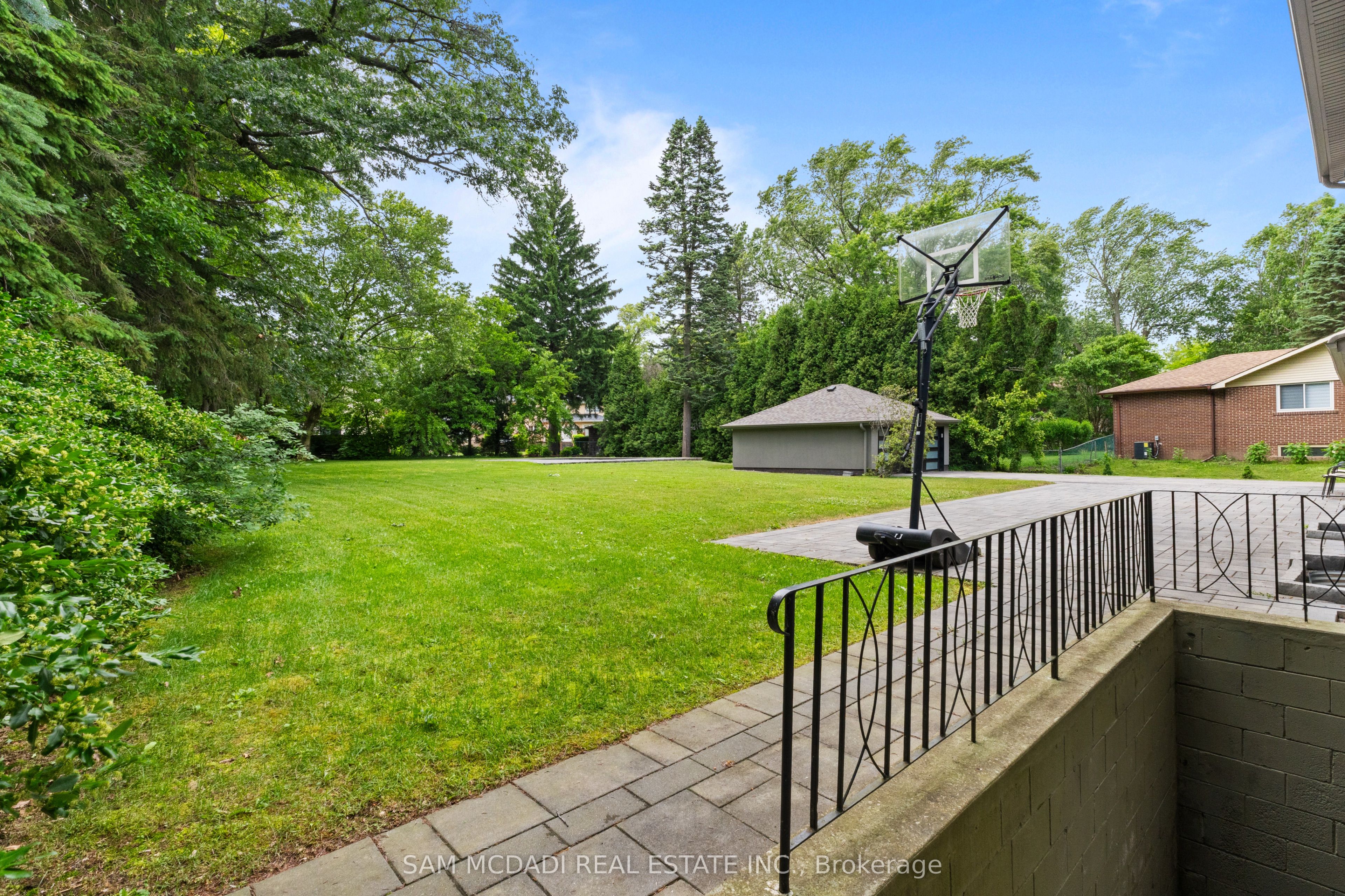 1481 Bunsden Avenue Property Photo 37