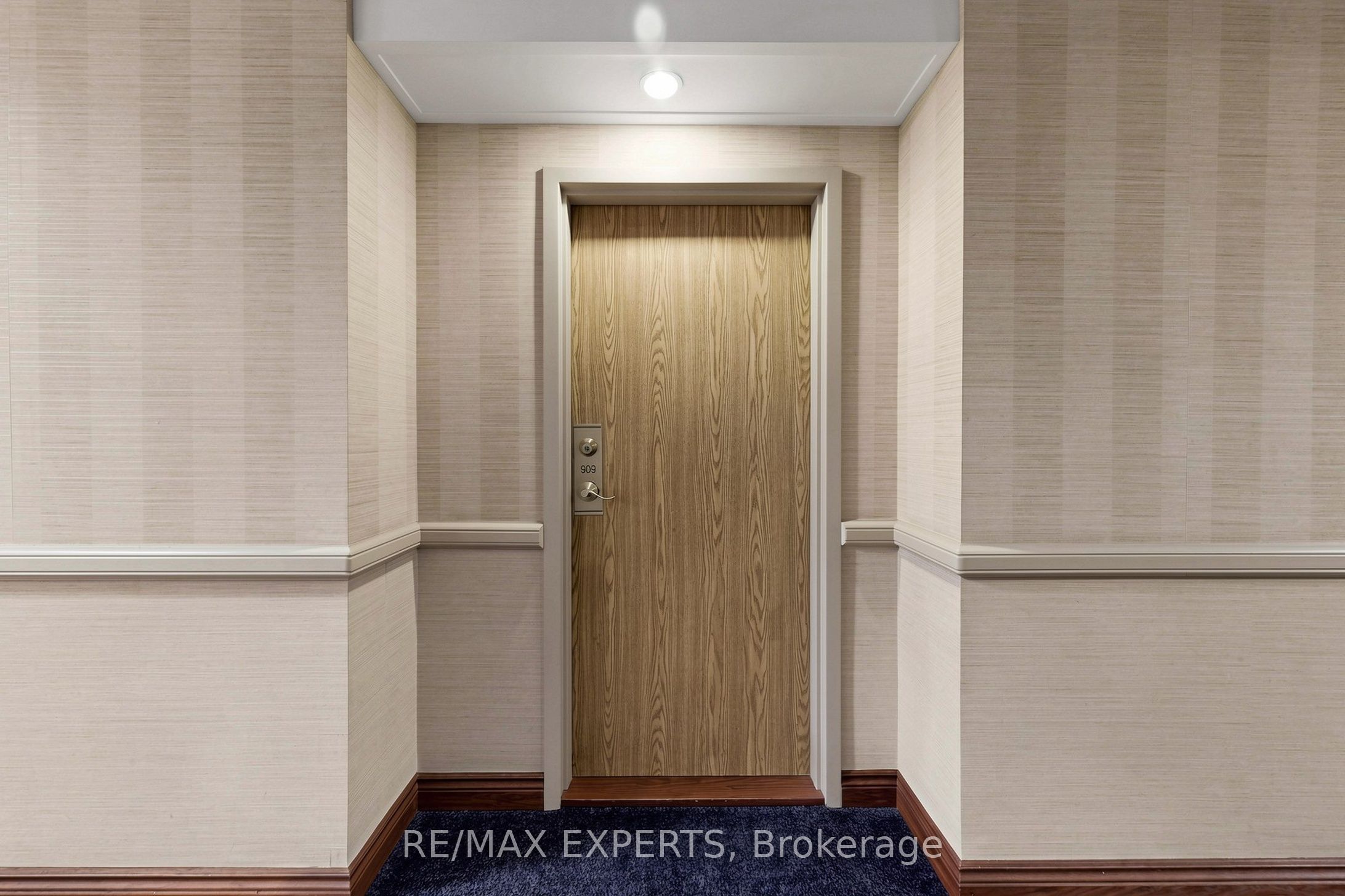 1360 Rathburn Road E 909 Property Photo 4