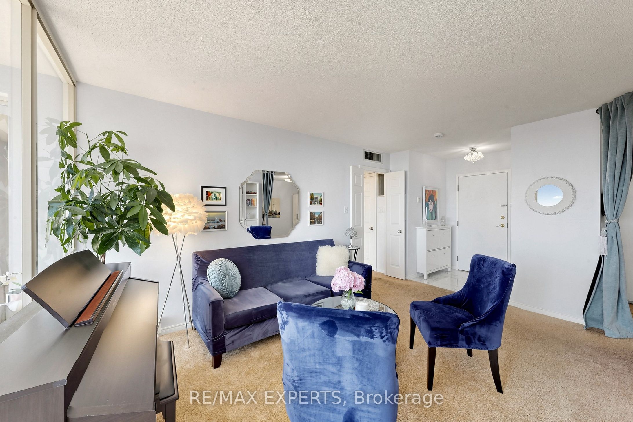 1360 Rathburn Road E 909 Property Photo 7