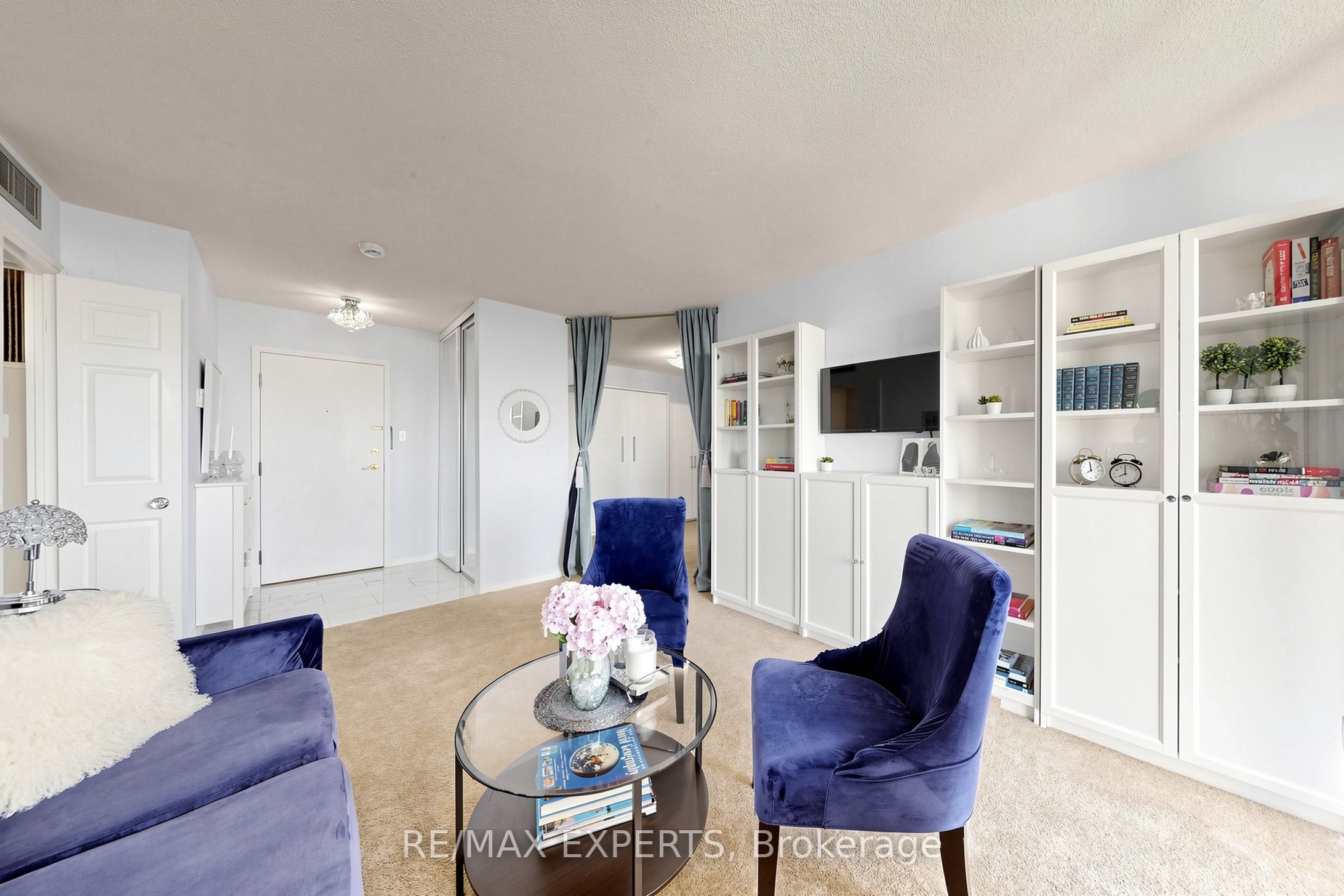 1360 Rathburn Road E 909 Property Photo 8