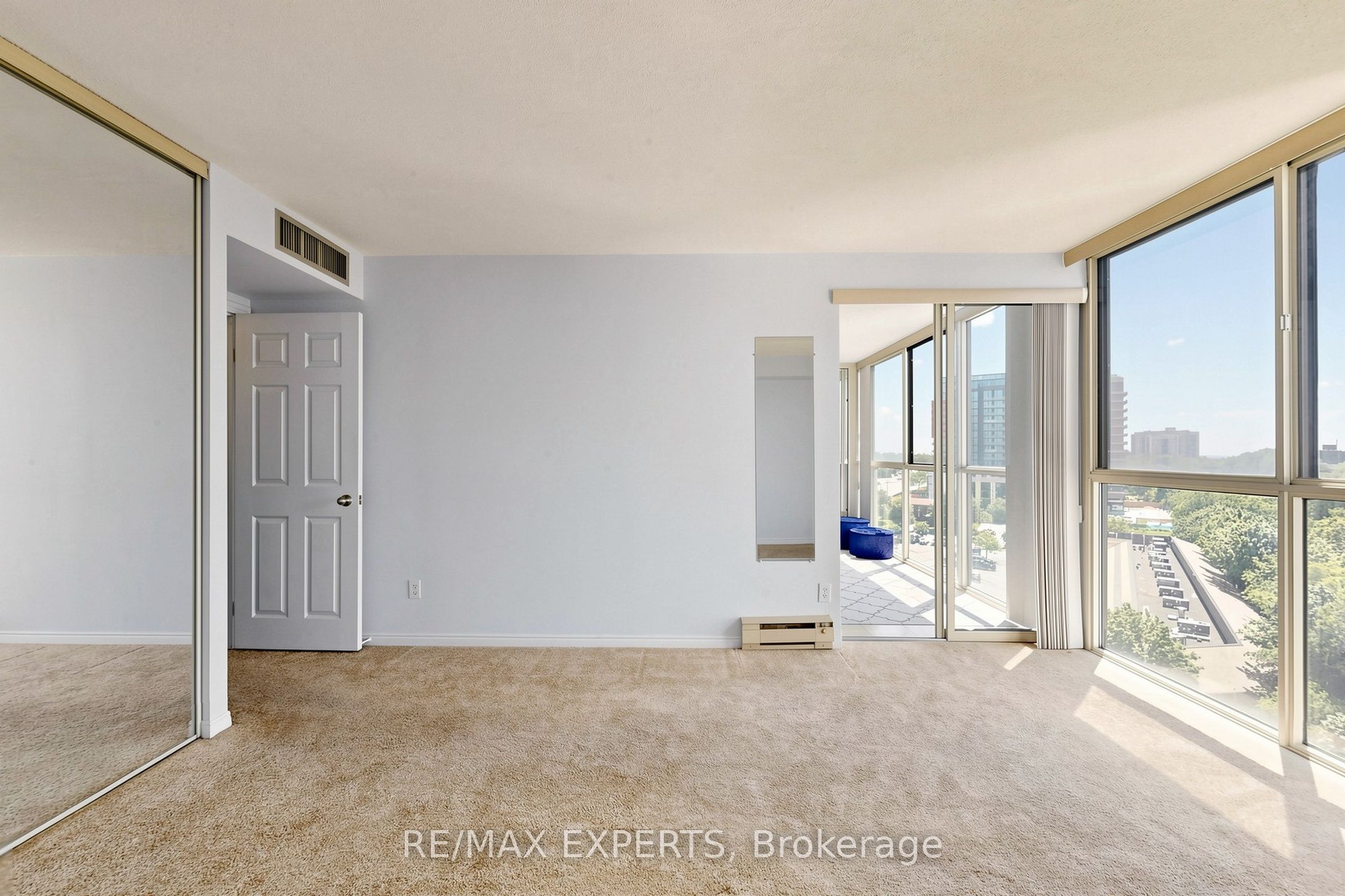 1360 Rathburn Road E 909 Property Photo 26