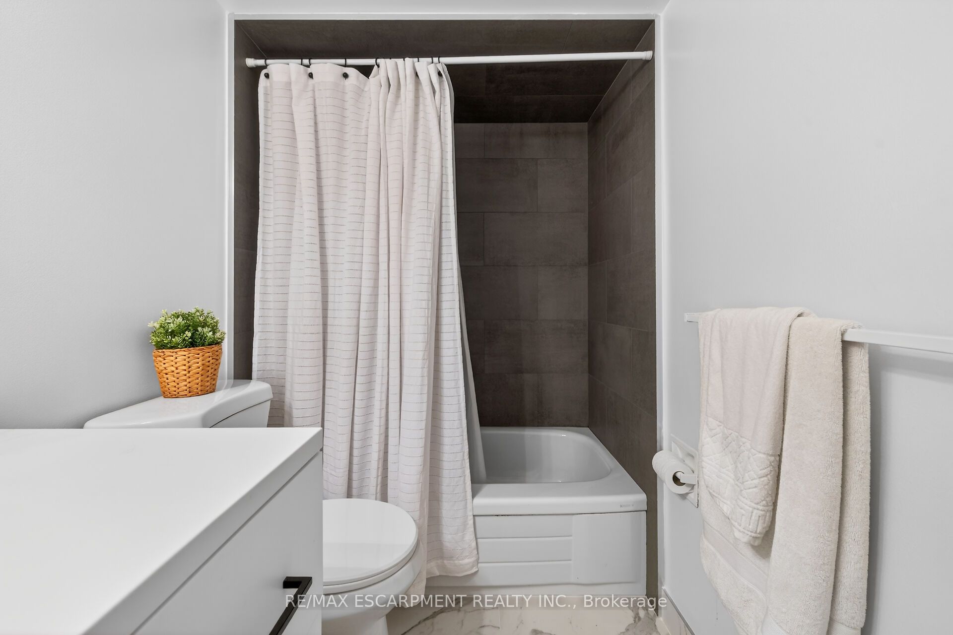 700 Dynes Road 1005 Property Photo 24