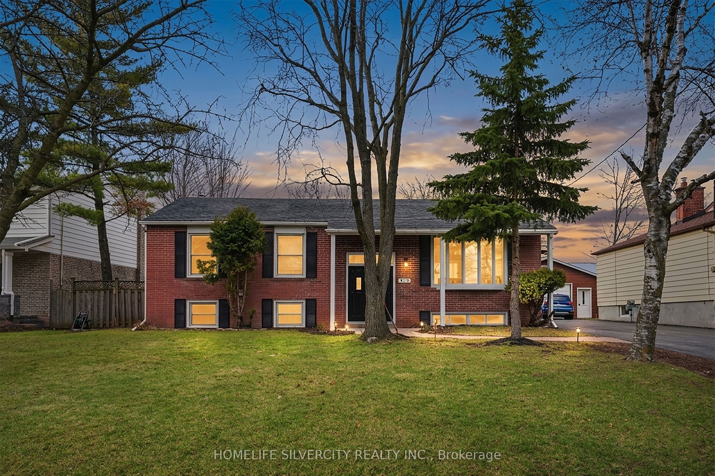 578 Trafford Crescent Property Photo 1
