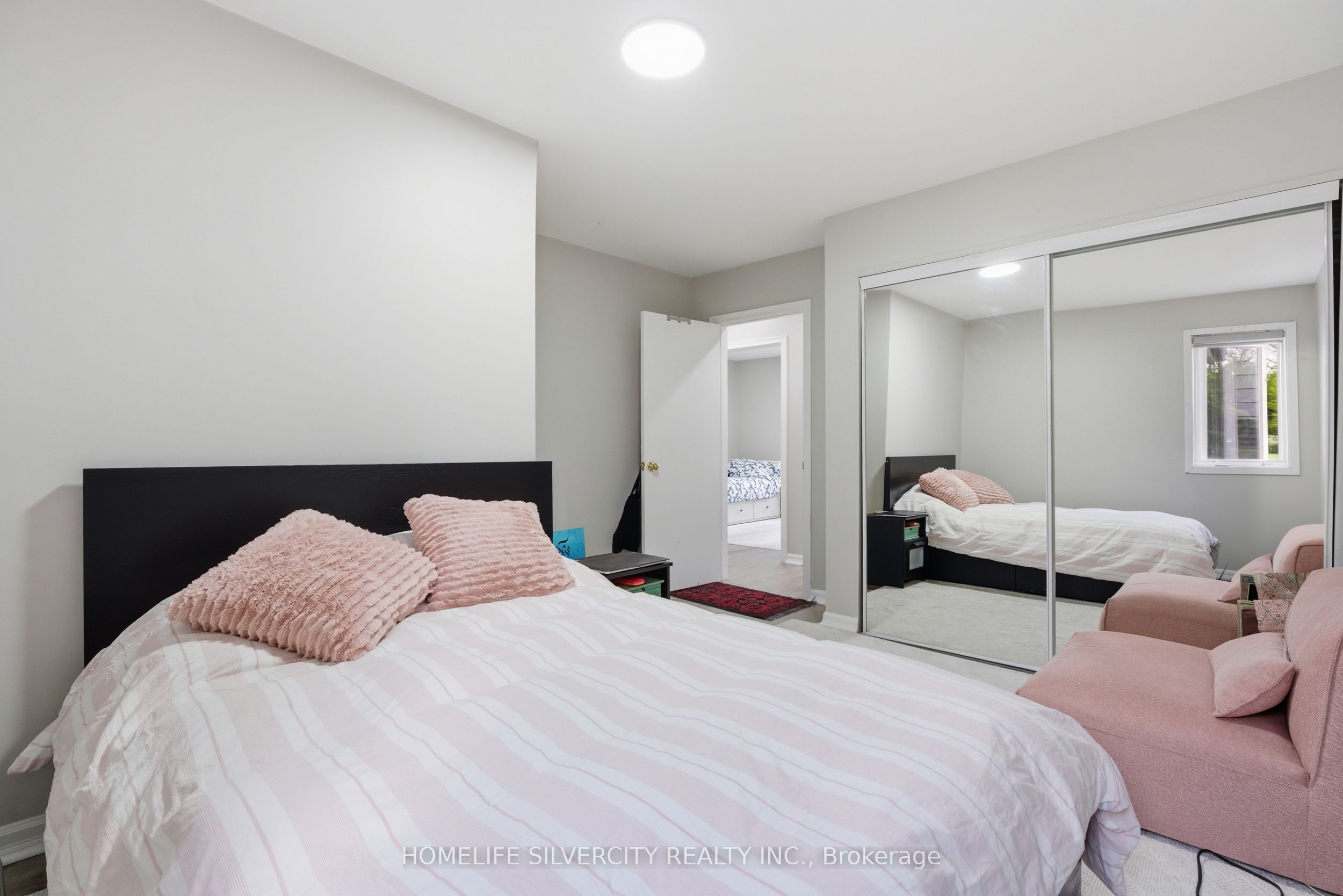 578 Trafford Crescent Property Photo 10