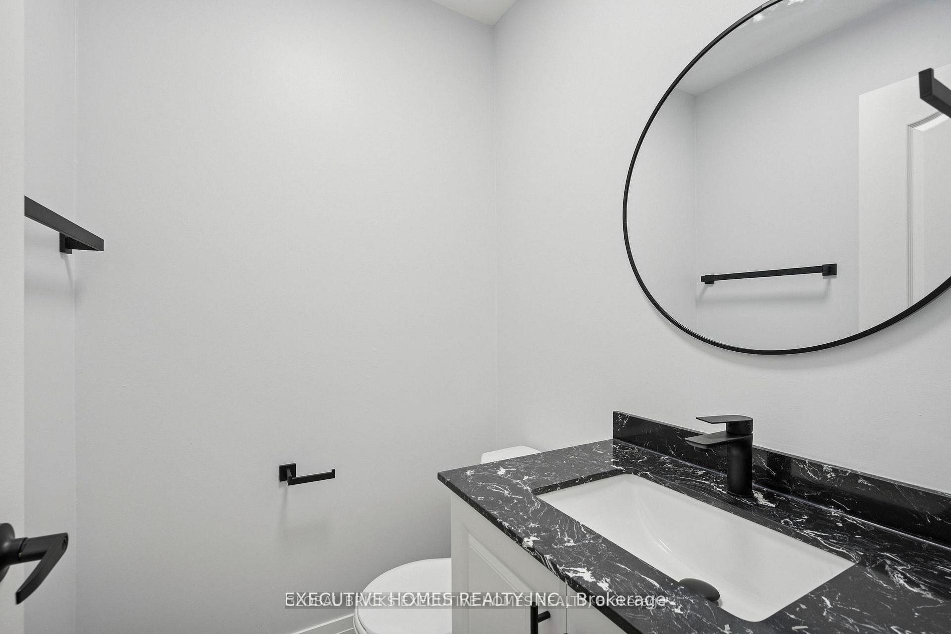 2665 Thomas Street 60 Property Photo 4