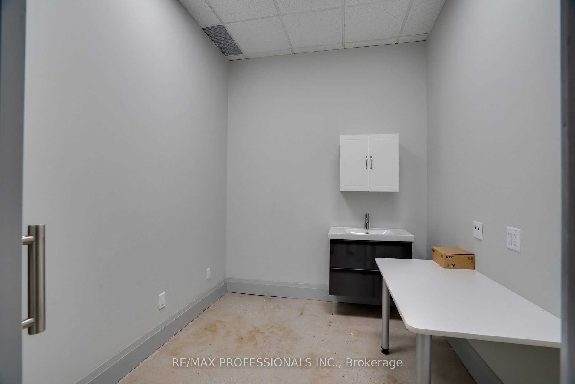 523 The Queensway Way 107 Property Photo 18