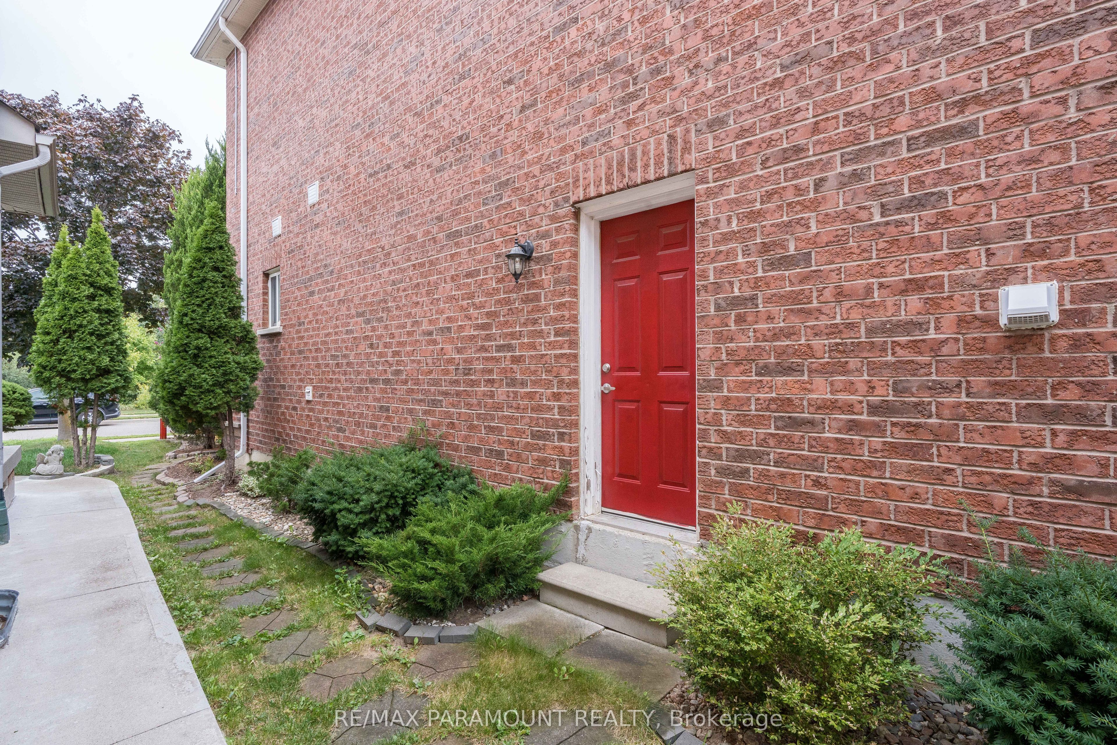 19 River Rock Crescent Property Photo 44